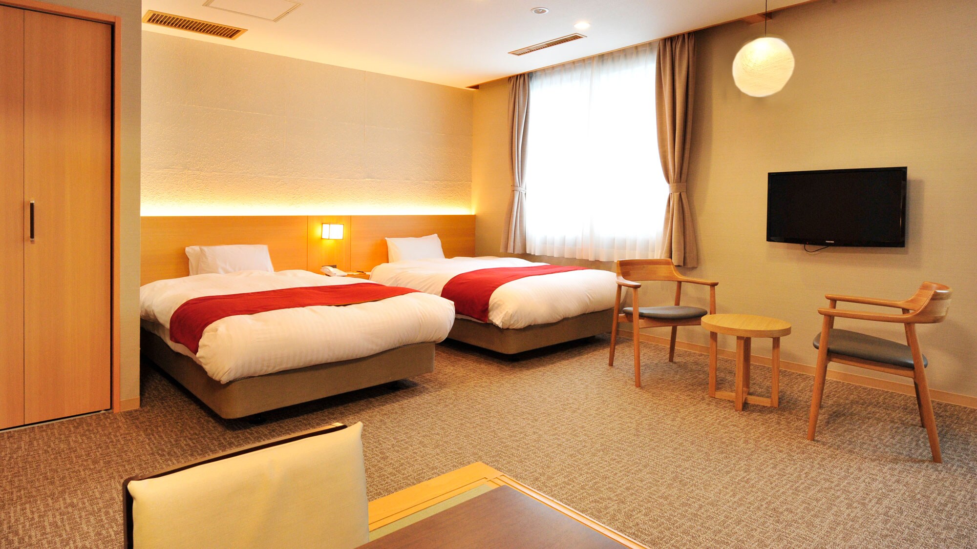 Japanese-Western style room <twin + Japanese-style room>
