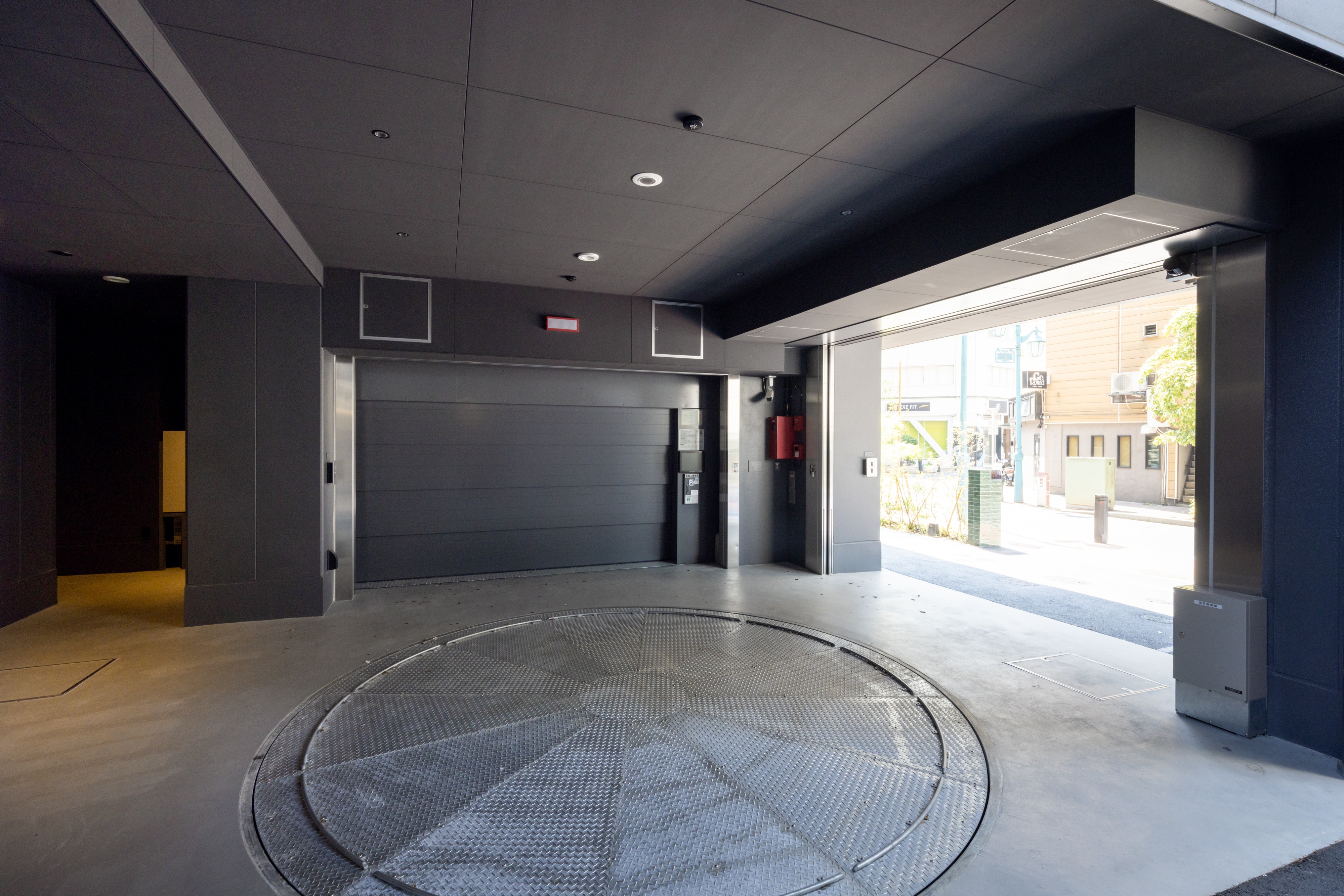 [1st floor hotel parking lot]