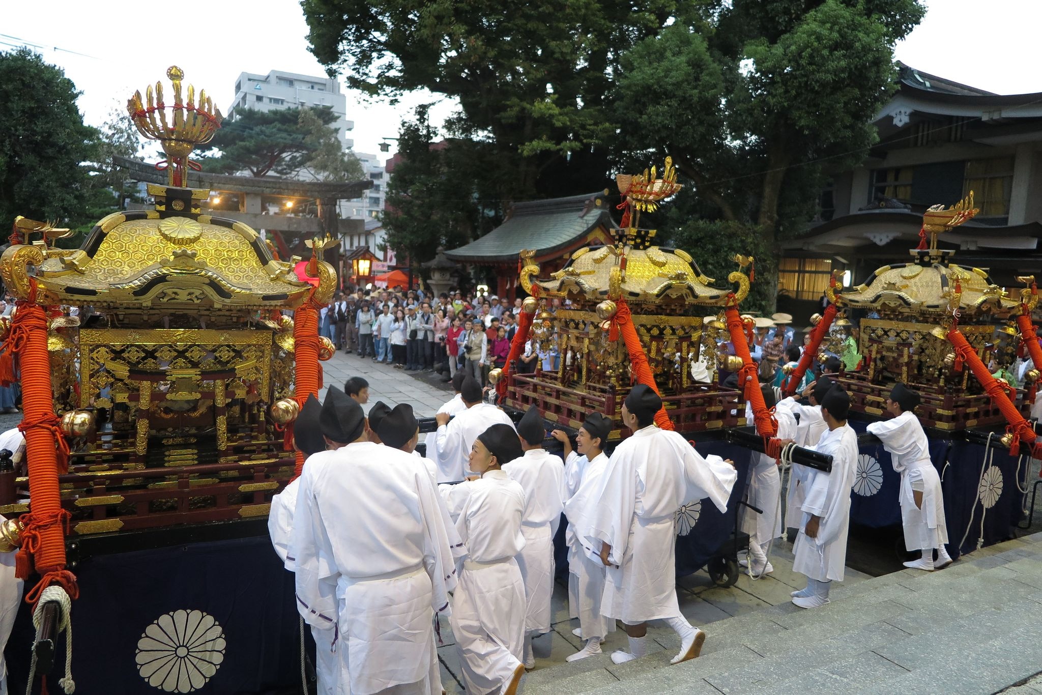 Festival Tahunan Kuil Fujisaki Hachiman: Festival musim gugur di kota ini diadakan selama lima hari, berakhir pada hari Senin ketiga bulan September. Foto milik Federasi Pariwisata Prefektur Kumamoto