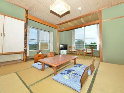 Japanese-style room with a view of the sea
