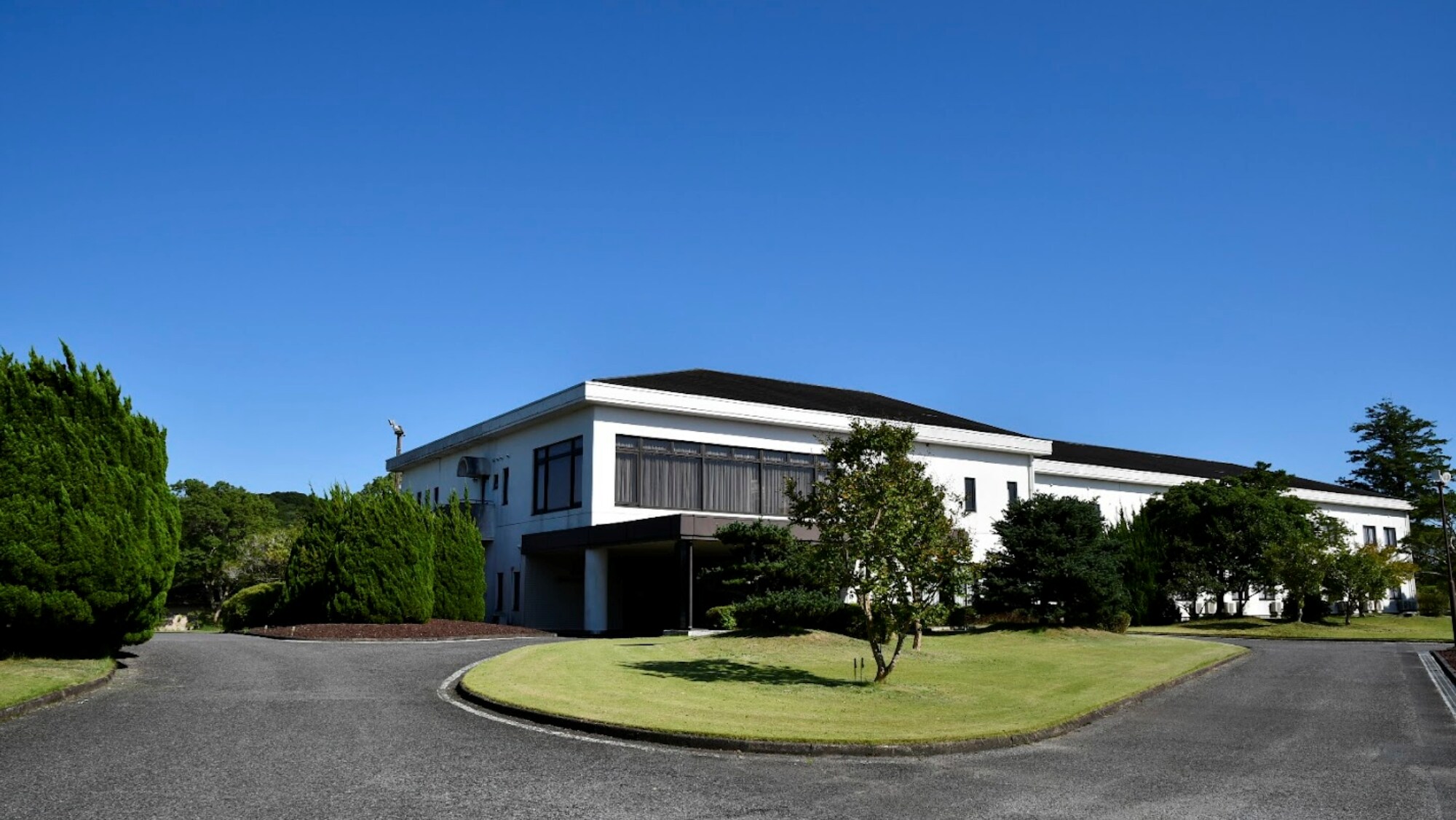 [Exterior] Refresh your soul in a quiet location surrounded by nature.