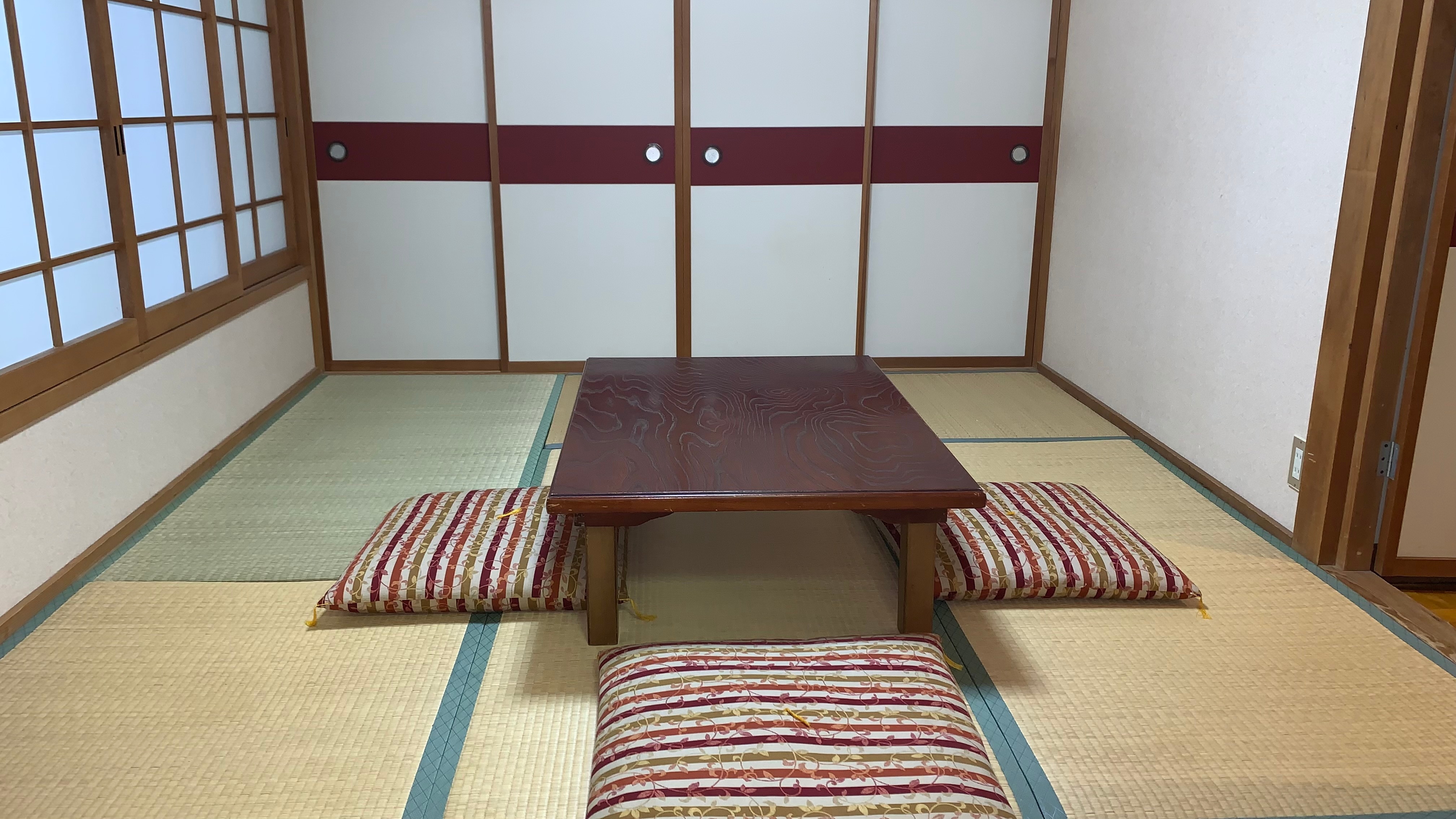 Building D: Japanese-style room with 6 tatami mats