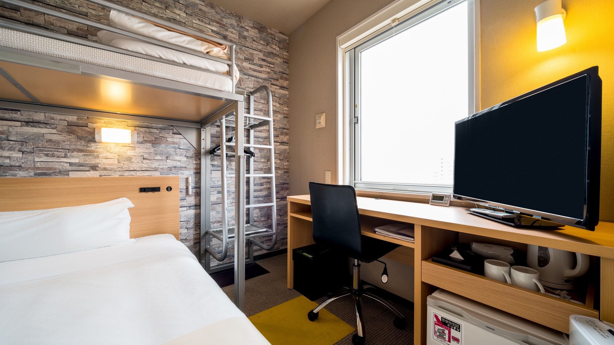 Khu vực gác xép cũng có thể được sử dụng để lưu trữ hành lý.