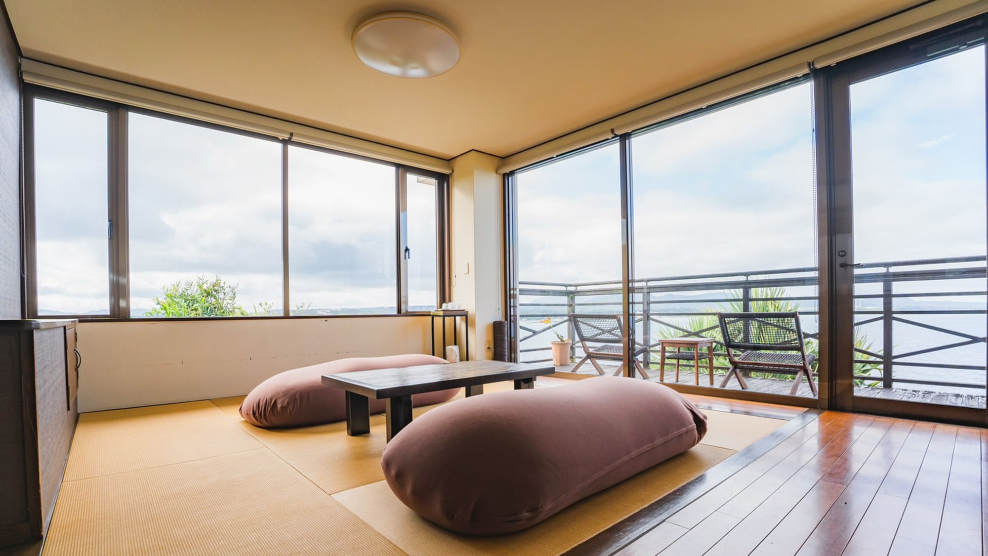 ・[日式房間] 面向大海的日式房間。角落房間，您可以放鬆身心並欣賞海景