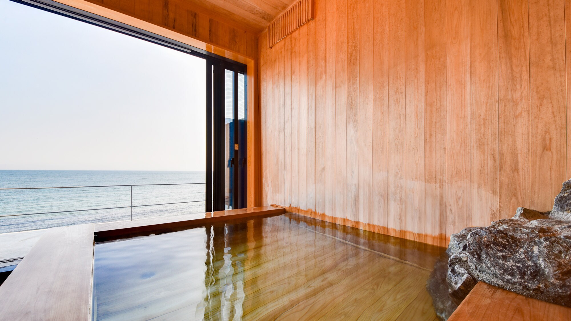 *帶有半露天浴池（雙人房）的小屋範例