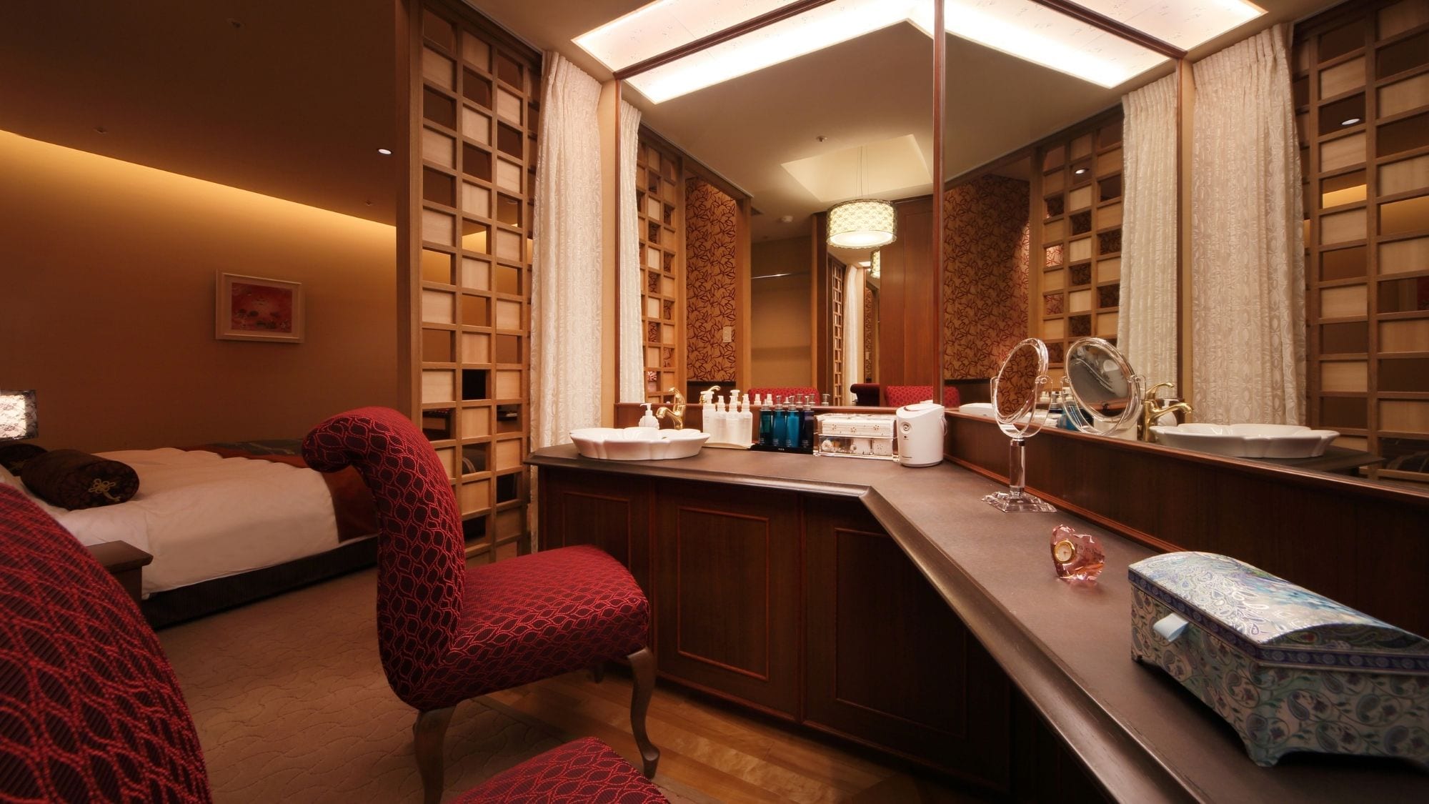 [Seiryu's finest special guest room, Kamuri] Spacious powder room