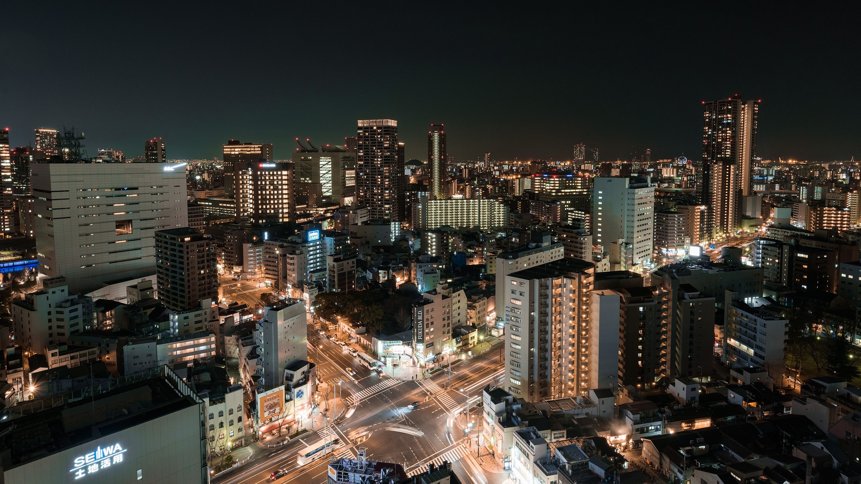 從南側的客房可以看到京瓷巨蛋和國際會議廳的夜景。