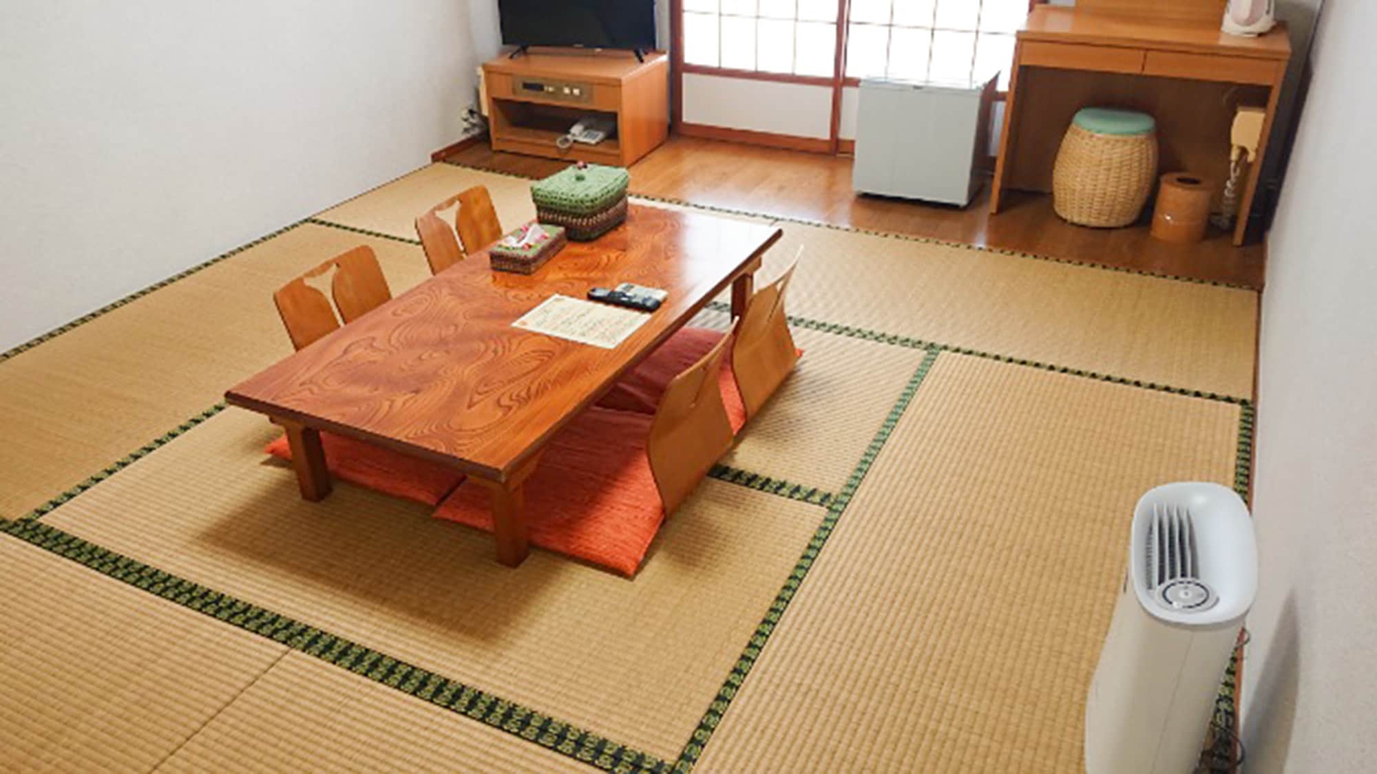 ・[Ví dụ về phòng kiểu Nhật] Vui lòng duỗi tay chân và thư giãn trong phòng trải chiếu tatami.