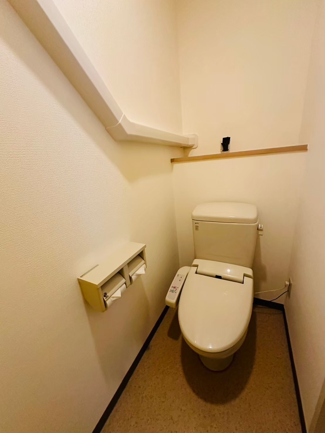 102 Toilet