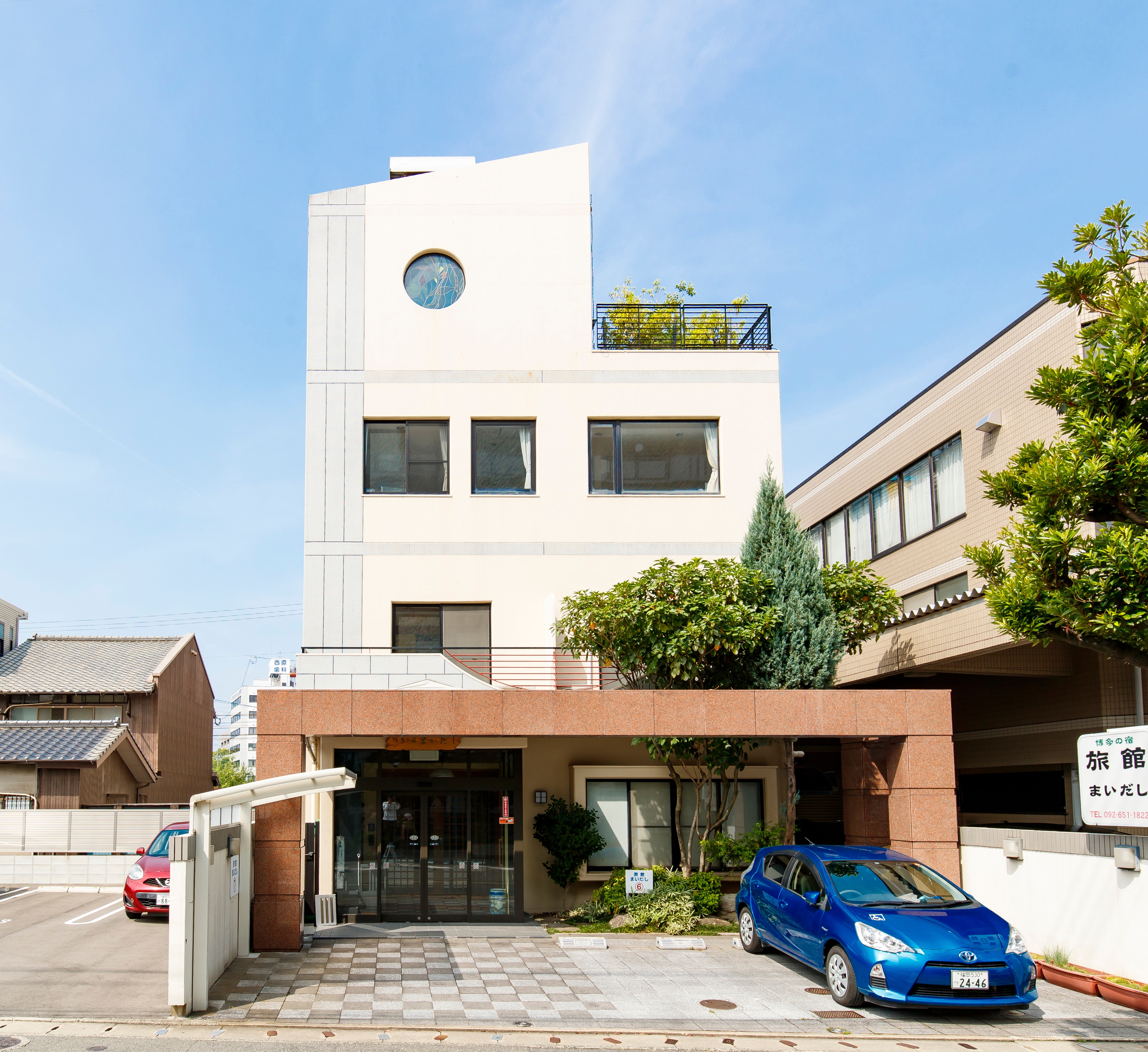 It is located in front of the inn. It is within walking distance to Kyushu University Hospital and the Small and Medium Enterprise Center.