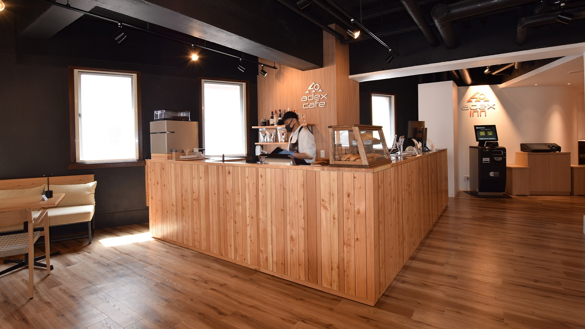 There is also Noboribetsu Onsen's first all-day cafe. We have freshly baked bread and various drinks [adex cafe]