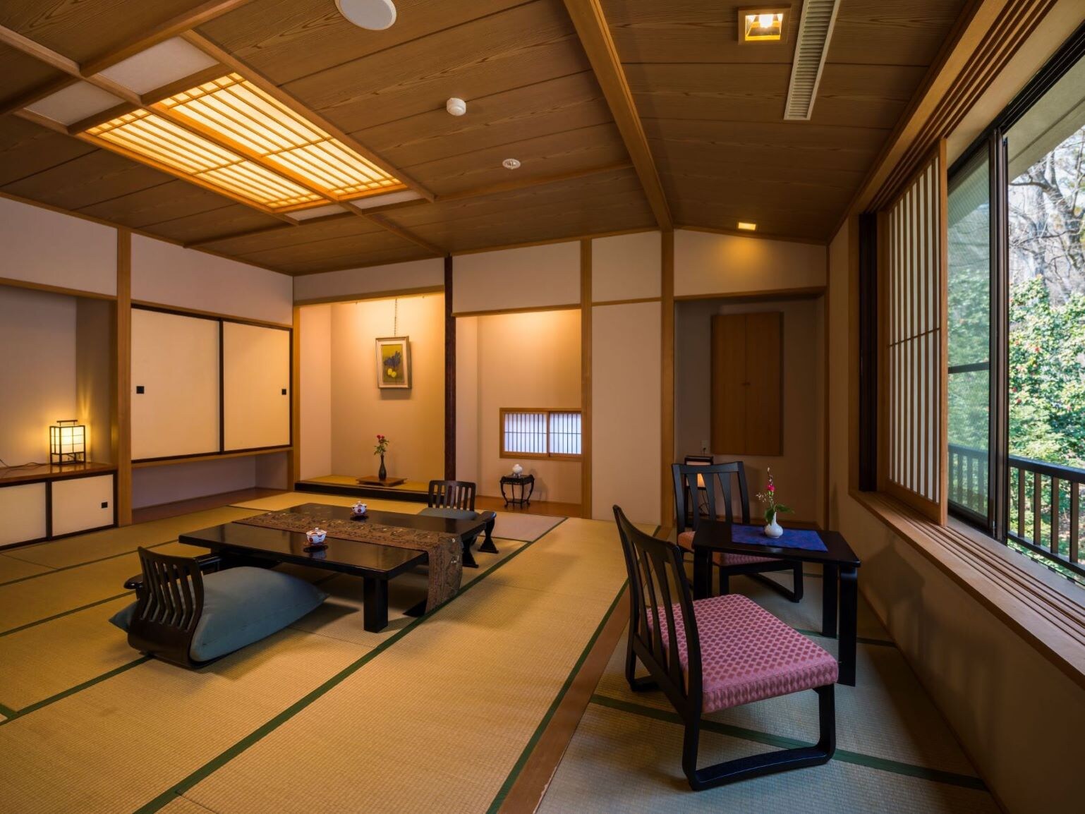 Kamar tamu bergaya Jepang yang menawarkan pemandangan pegunungan Zao yang indah [Sayap Timur]