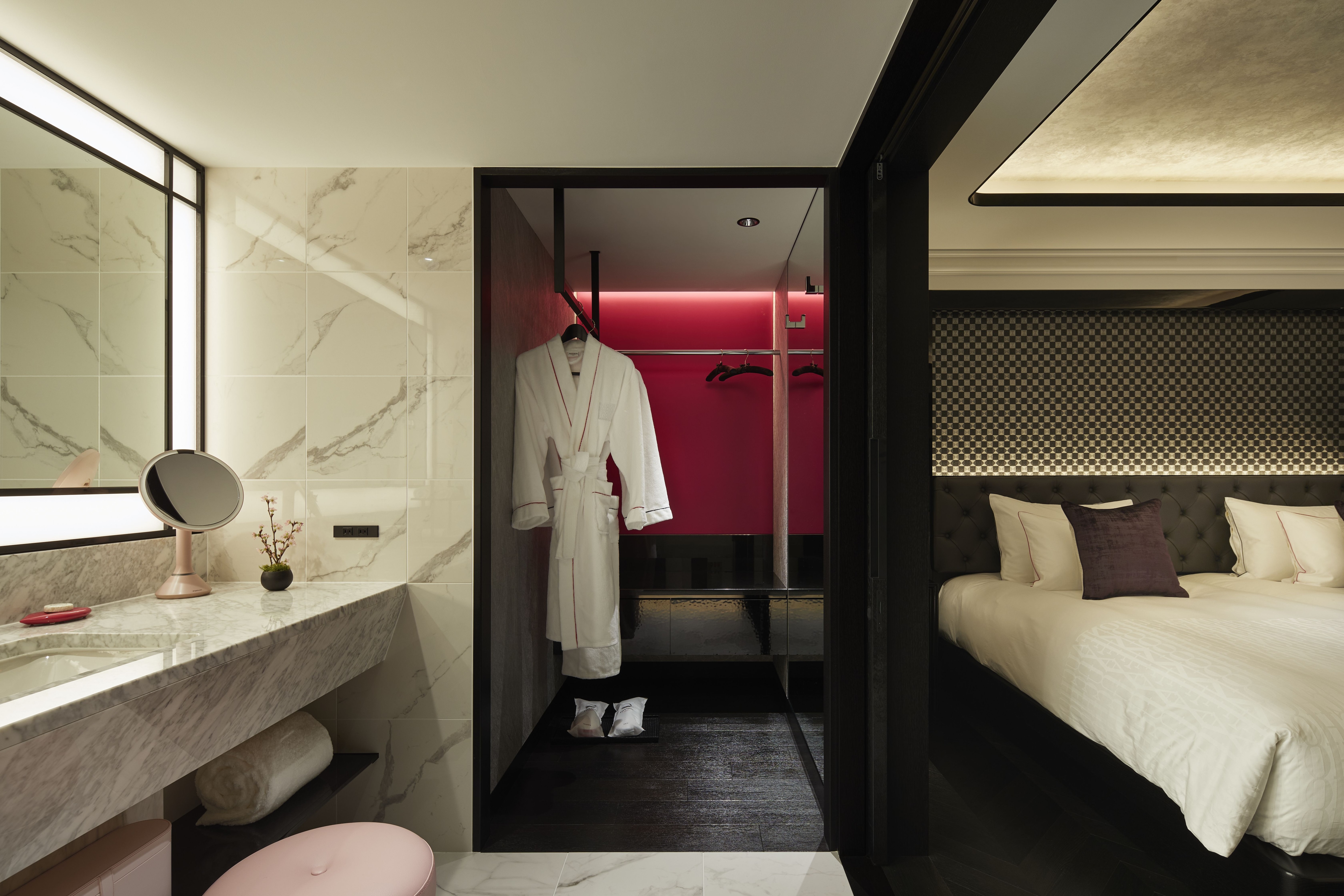Suite Walk-in Closet