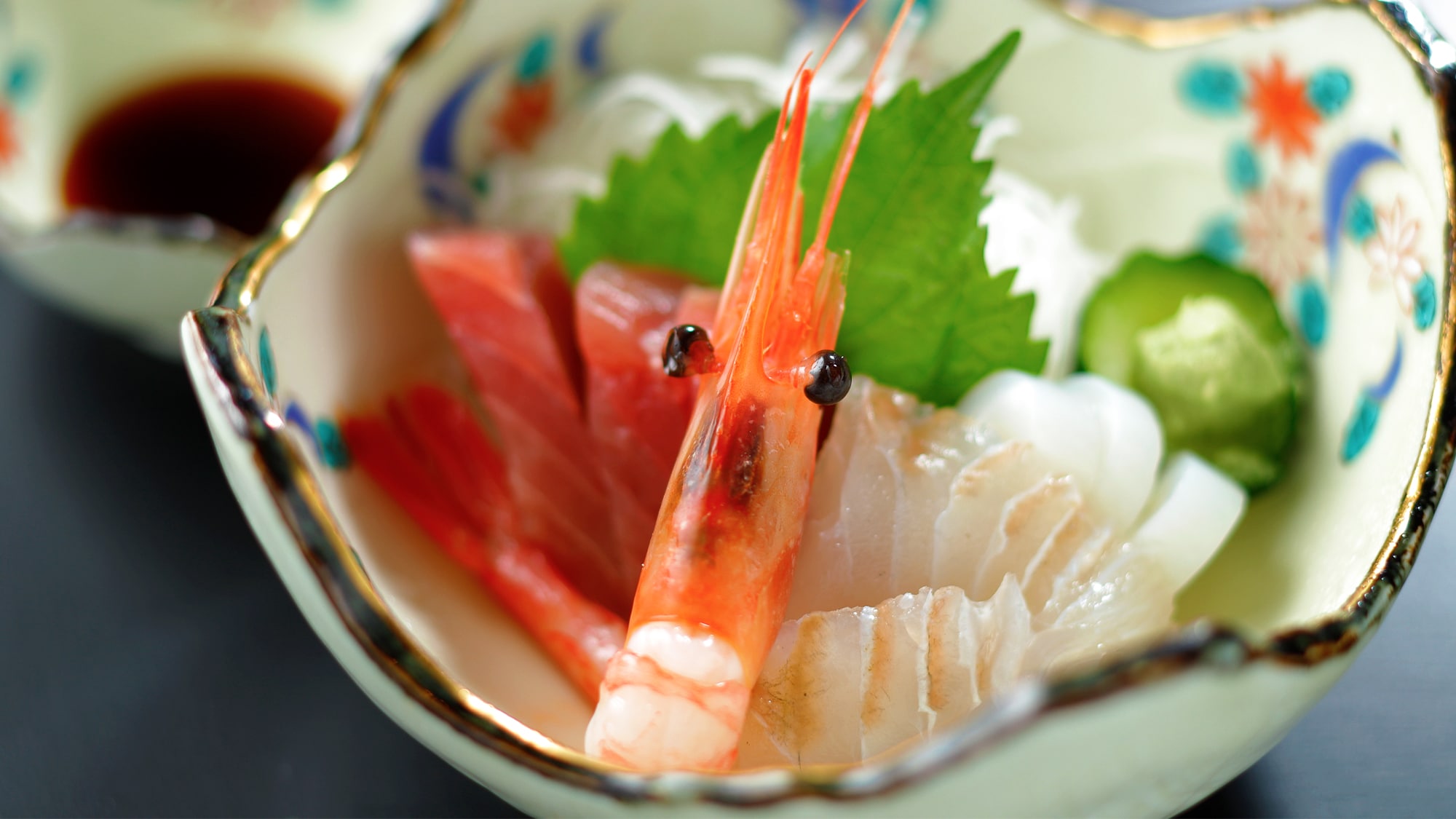 [Sashimi] Exceptionally fresh sashimi procured from a fishmonger at the market