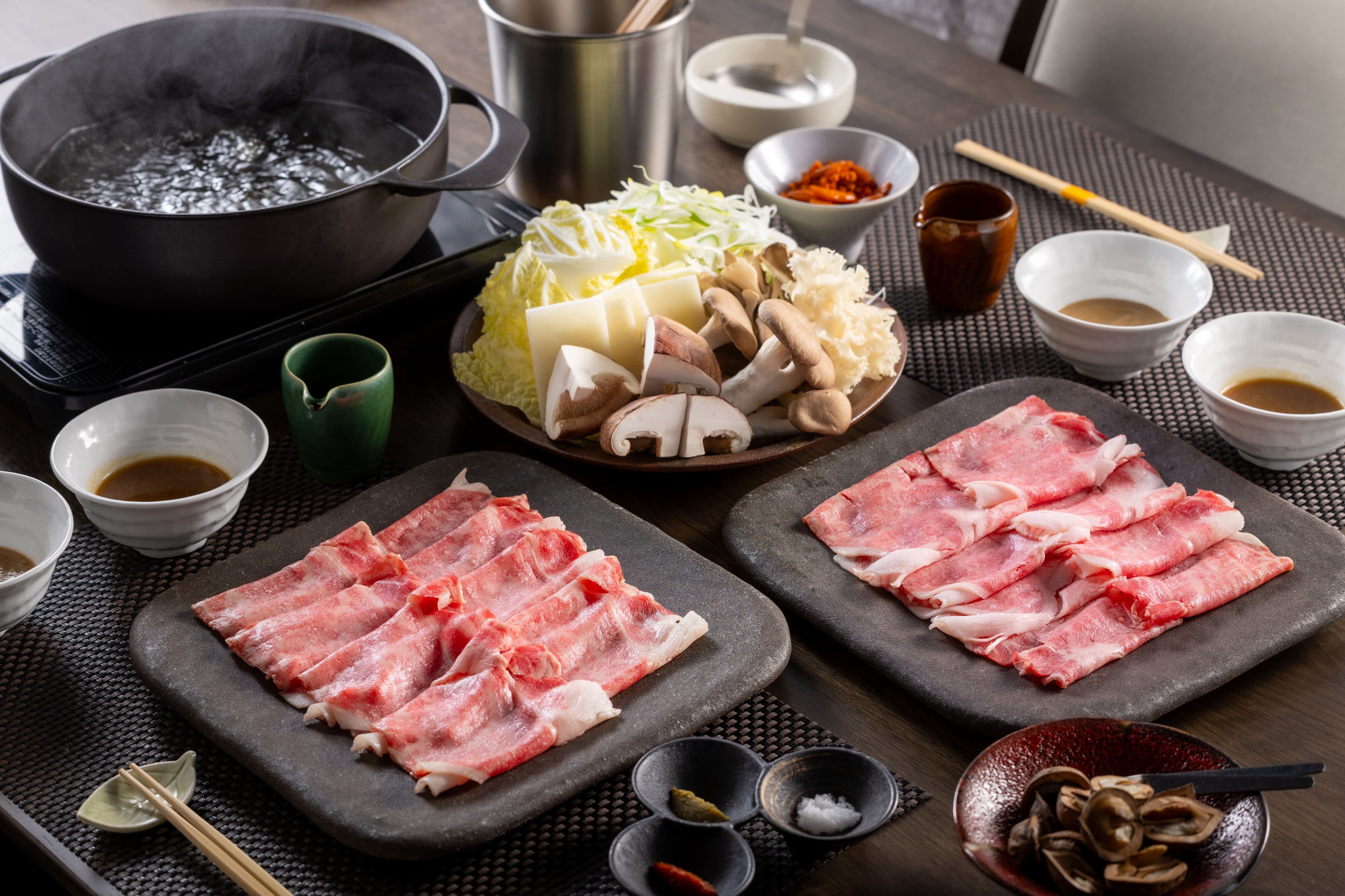 Niigata Wagyu "Thịt bò Agano Hime" và Thịt lợn Tsumari Shabu-Shabu để so sánh hương vị