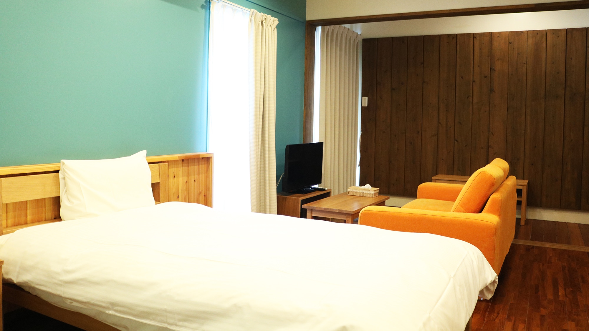 There is 1 single bed and 1 double bed.