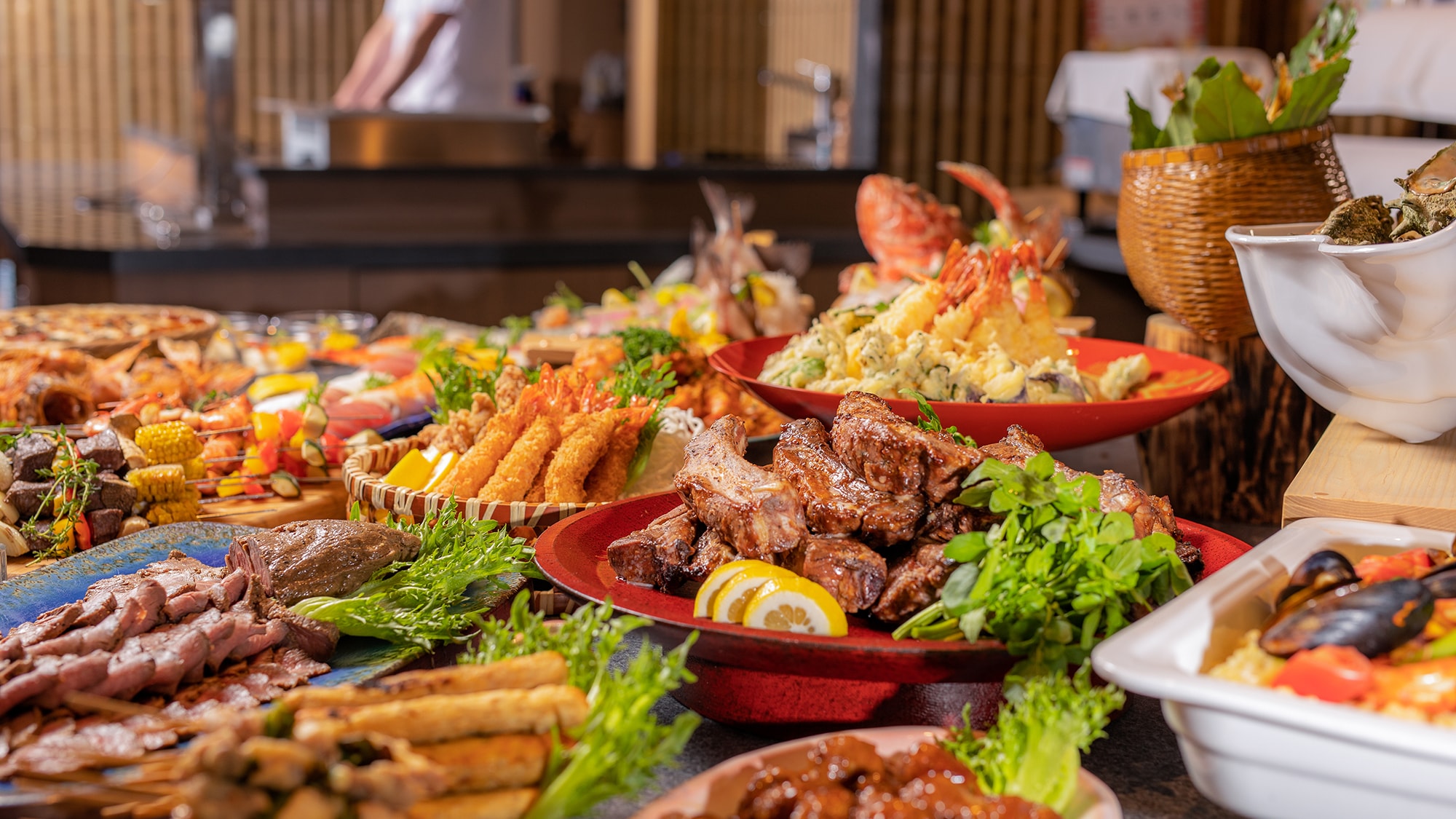 Buffet (ví dụ) Nhiều món ăn đa dạng, bao gồm bít tết từ bếp trực tiếp♪