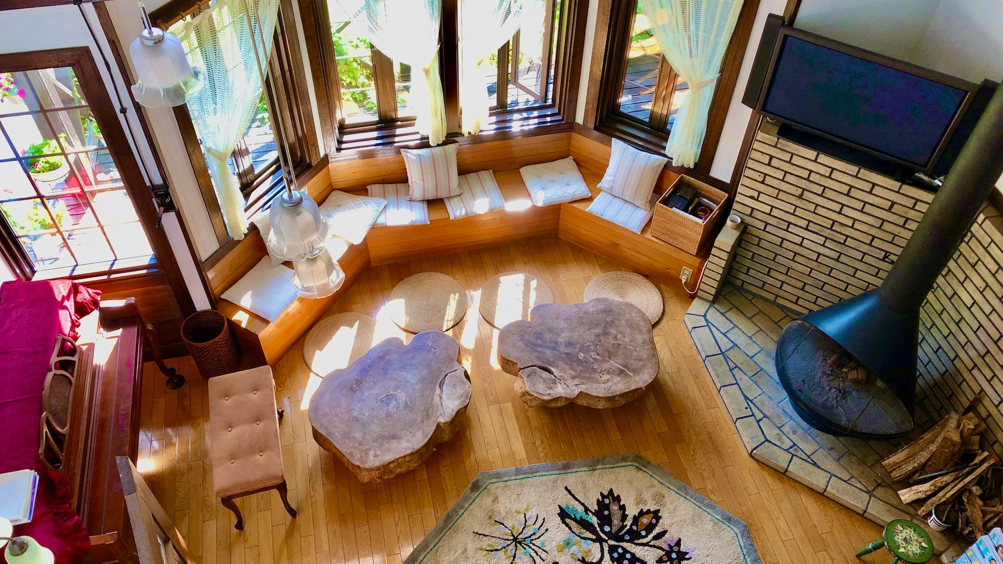 Atrium lounge