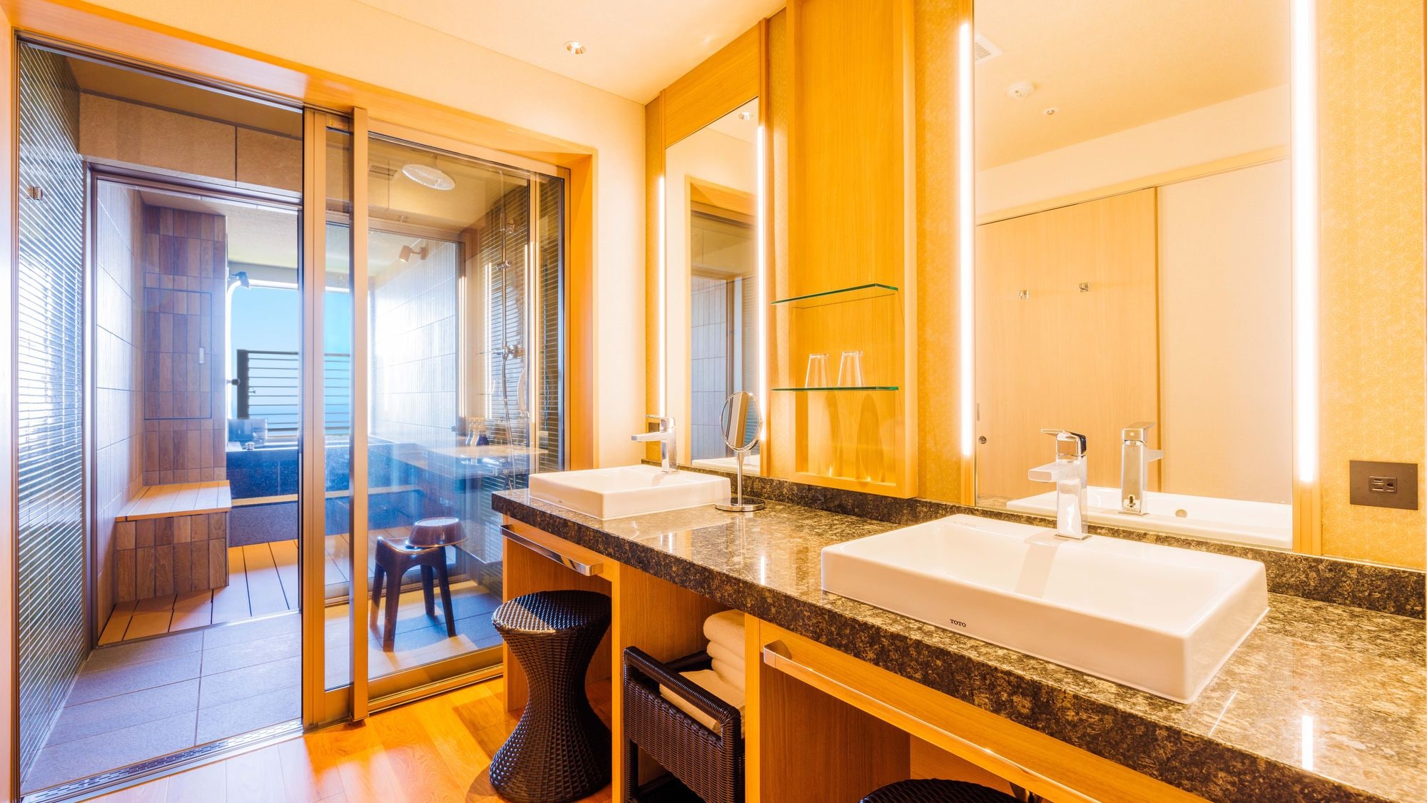 Premium terrace twin / with hot spring open-air bath (60 square meters)