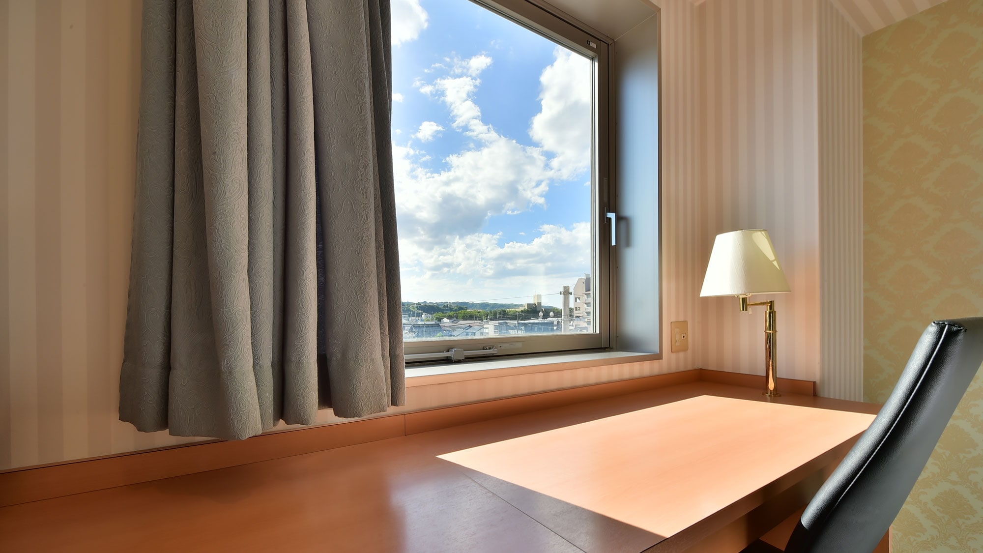 The spacious desks are popular for making it easy to work!