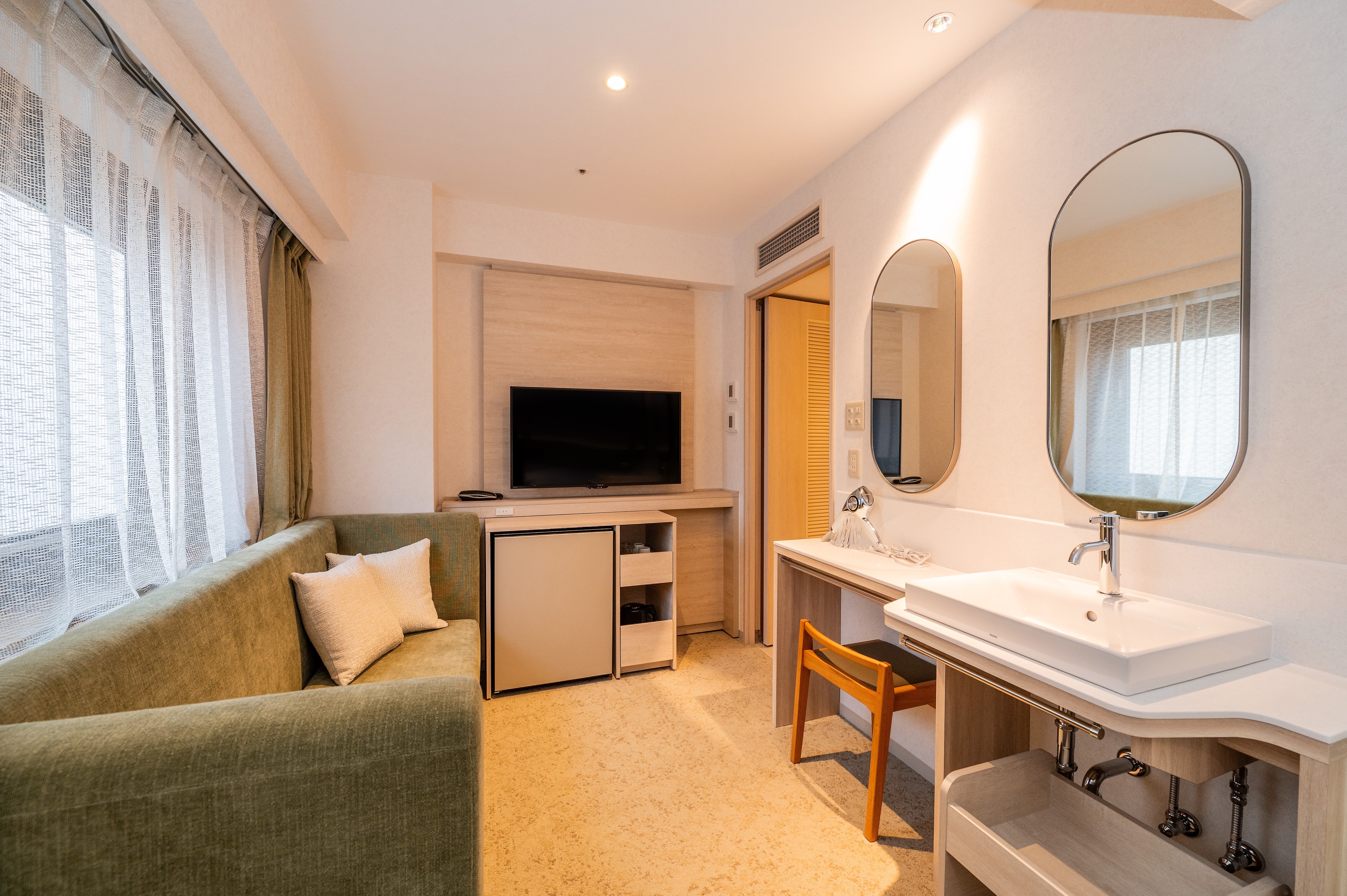 [Main building] Relax twin (TV, sofa, etc.)