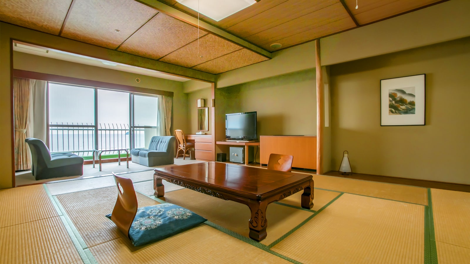 [Rooms] ≪Ocean Front≫ Japanese-style room 15 tatami mats + sunroom 50㎡ 6-8F