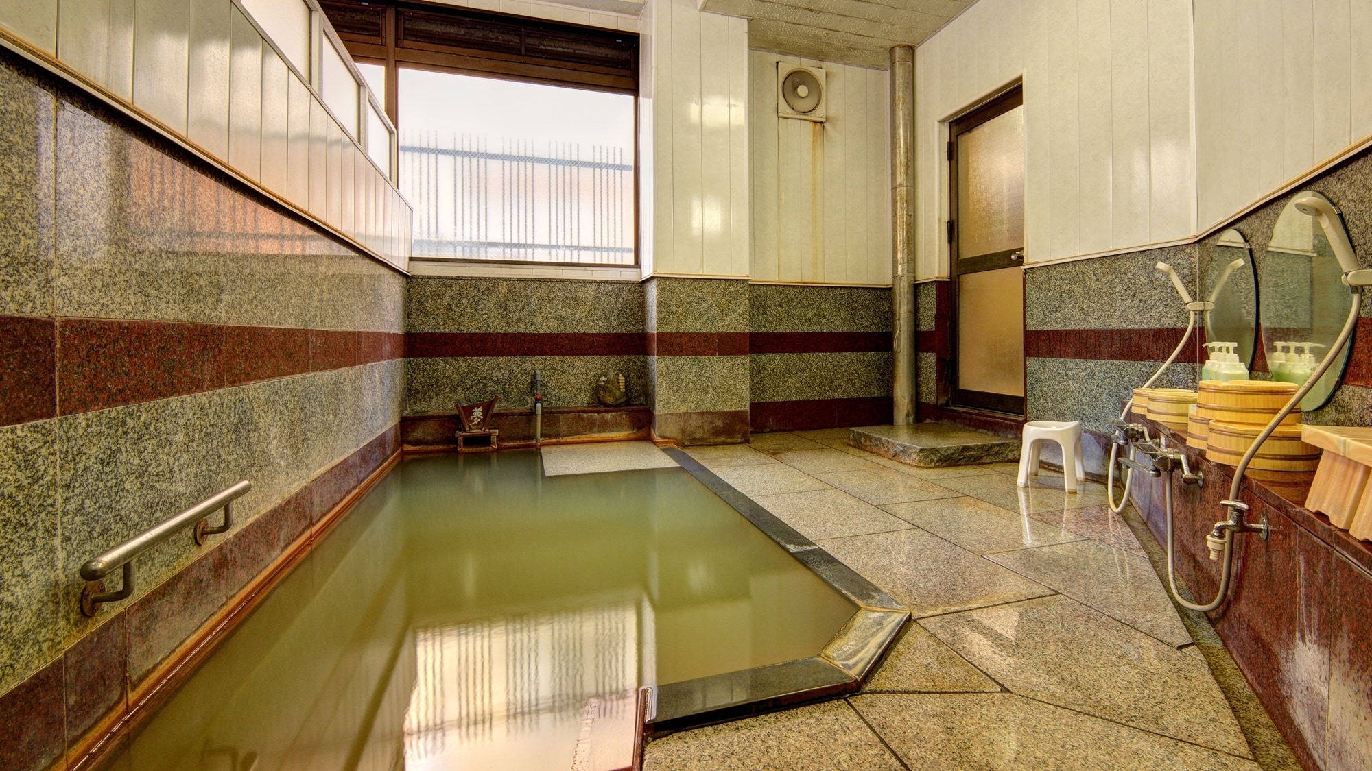 * [Large public bath (for men)] Relax and soothe your day to day fatigue.