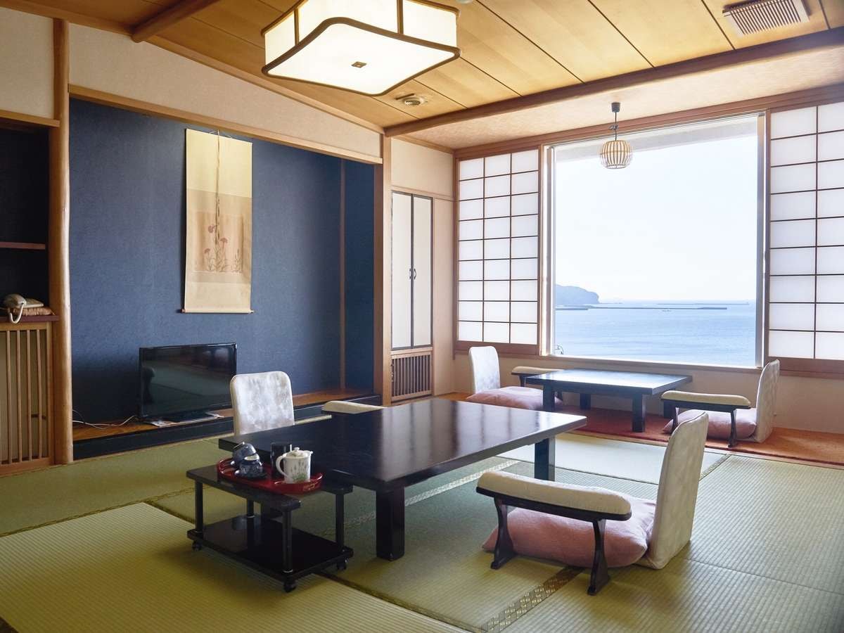 Guest room with private open-air bath (12 tatami mats, all rooms on the sea side)