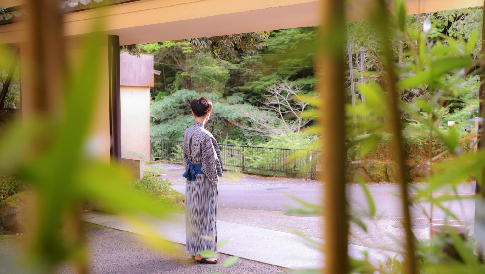 [Entrance] From the riverside road, go through the front gate to Sansuirou *Image