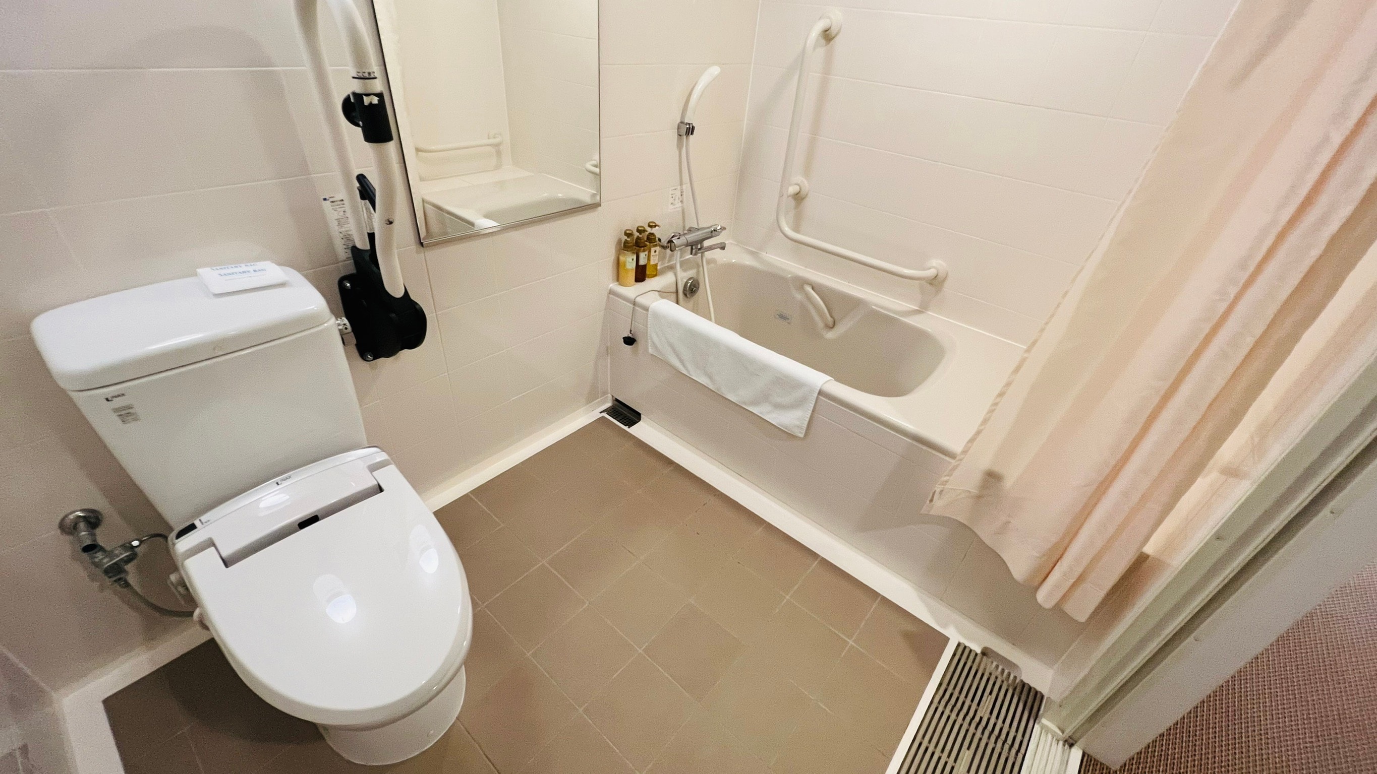 Barrier-free room: Bathroom