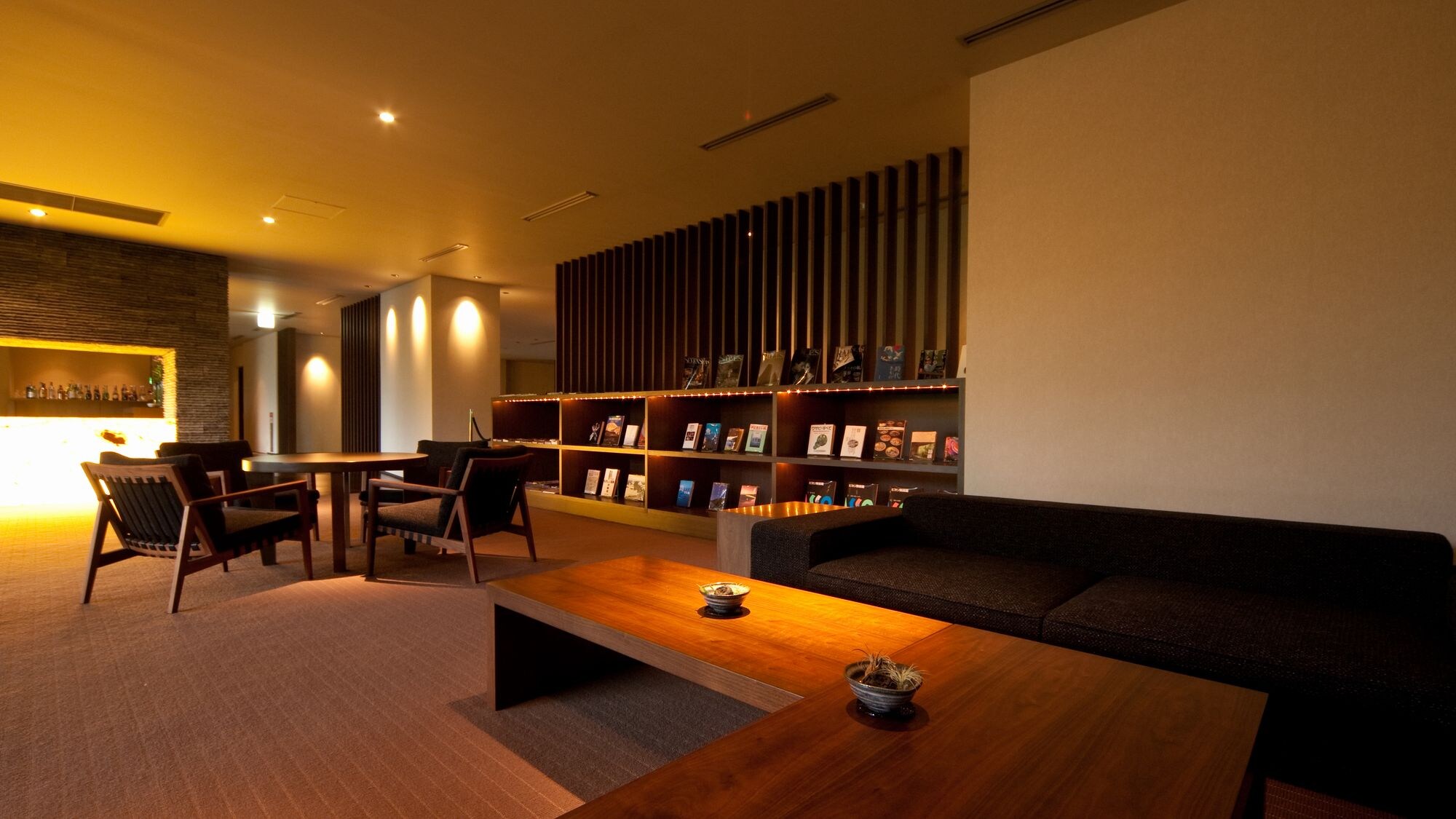 [Lounge] You can relax and enjoy a drink in the evening.