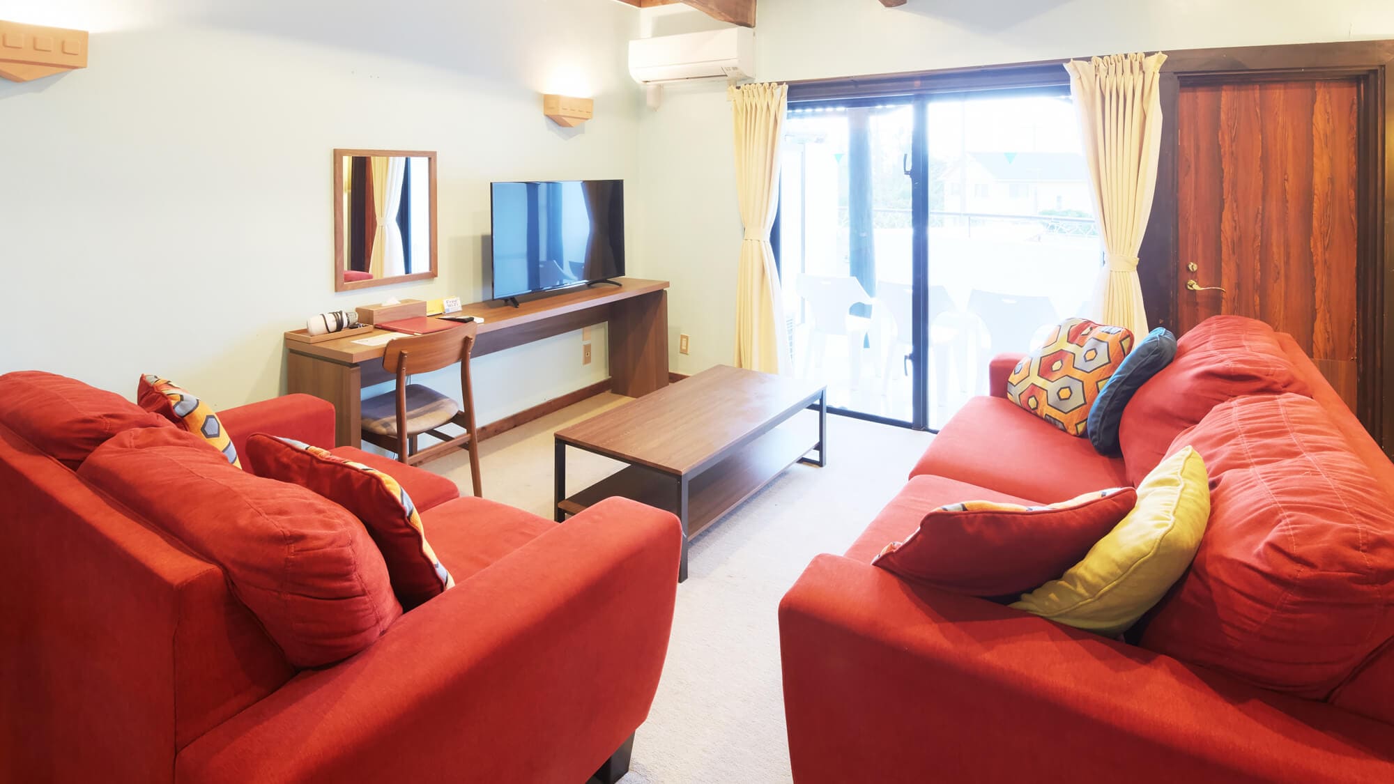 [Western-style maisonette & kitchen]