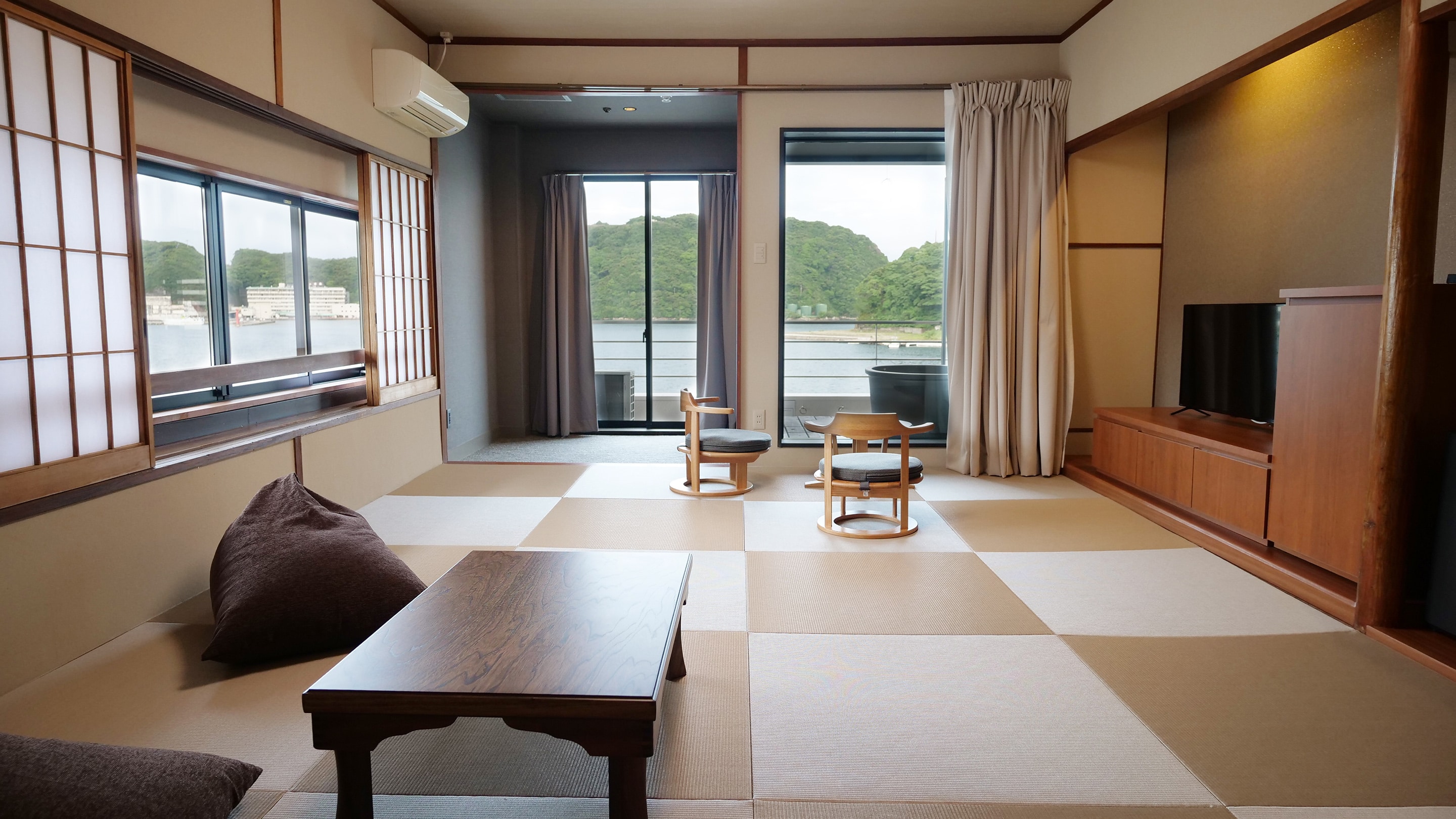 Standard Japanese-style room with open-air bath and indoor bath *Example of a guest room