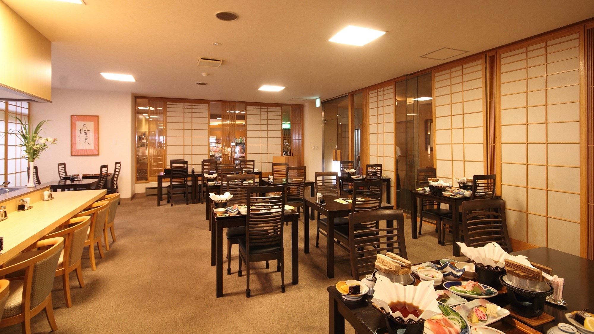 [Restaurant] A restaurant where you can enjoy your meal elegantly (example)