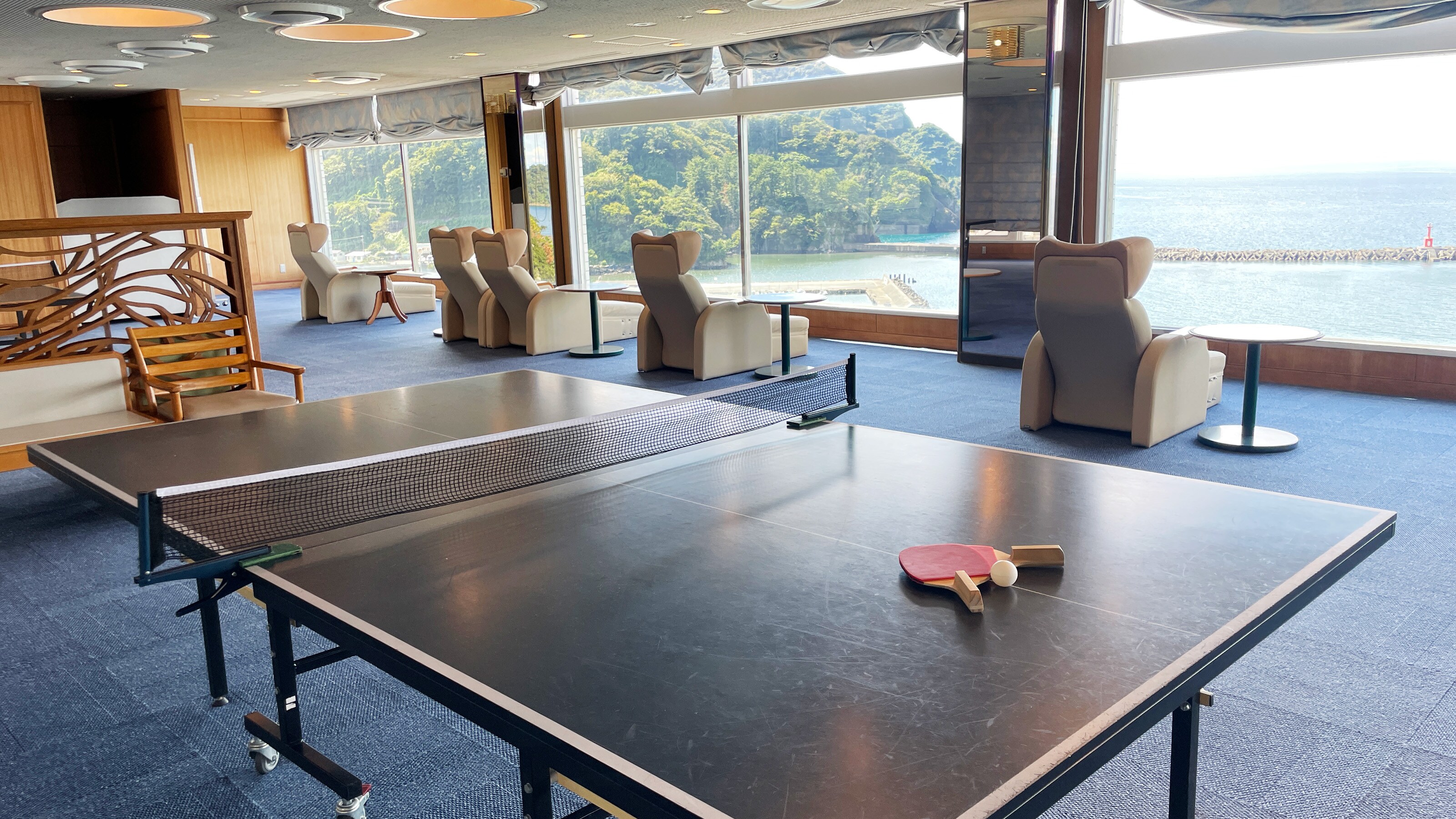 Top floor (10th floor): Ping-pong table