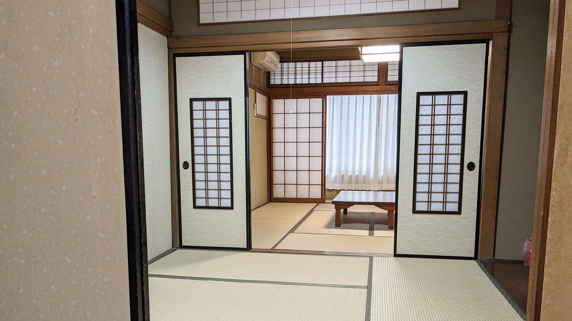 ・[Annex Chitose] A spacious Japanese-style room with two adjoining rooms that can accommodate up to four people.