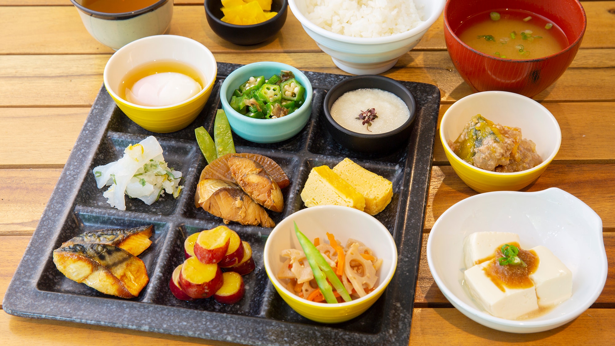 Breakfast buffet *Image