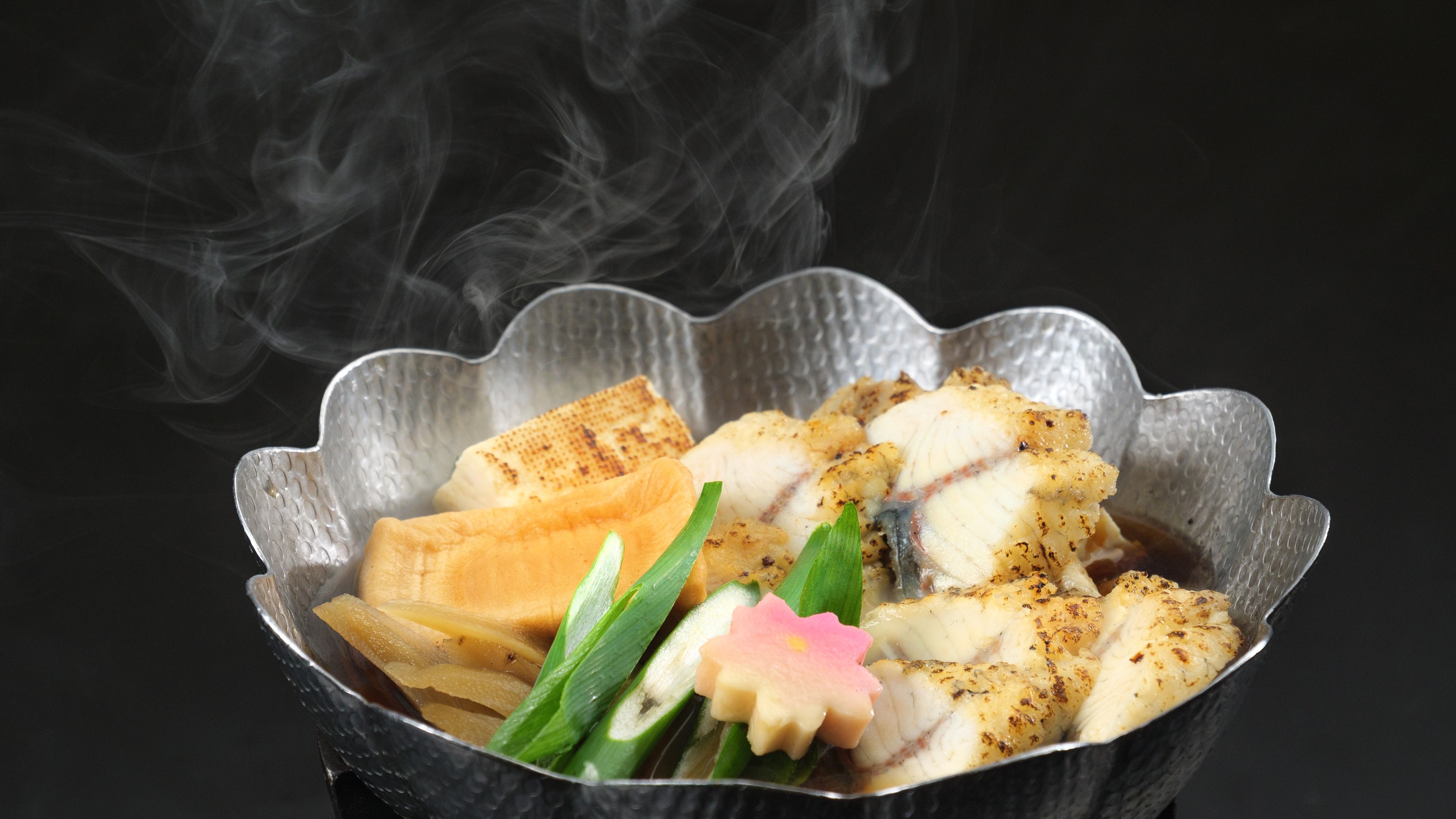 Shiga's local dish: Junjun eel hot pot (image)