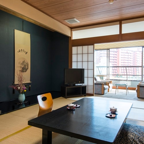Phòng kiểu Nhật (12 chiếu tatami) + hiên rộng