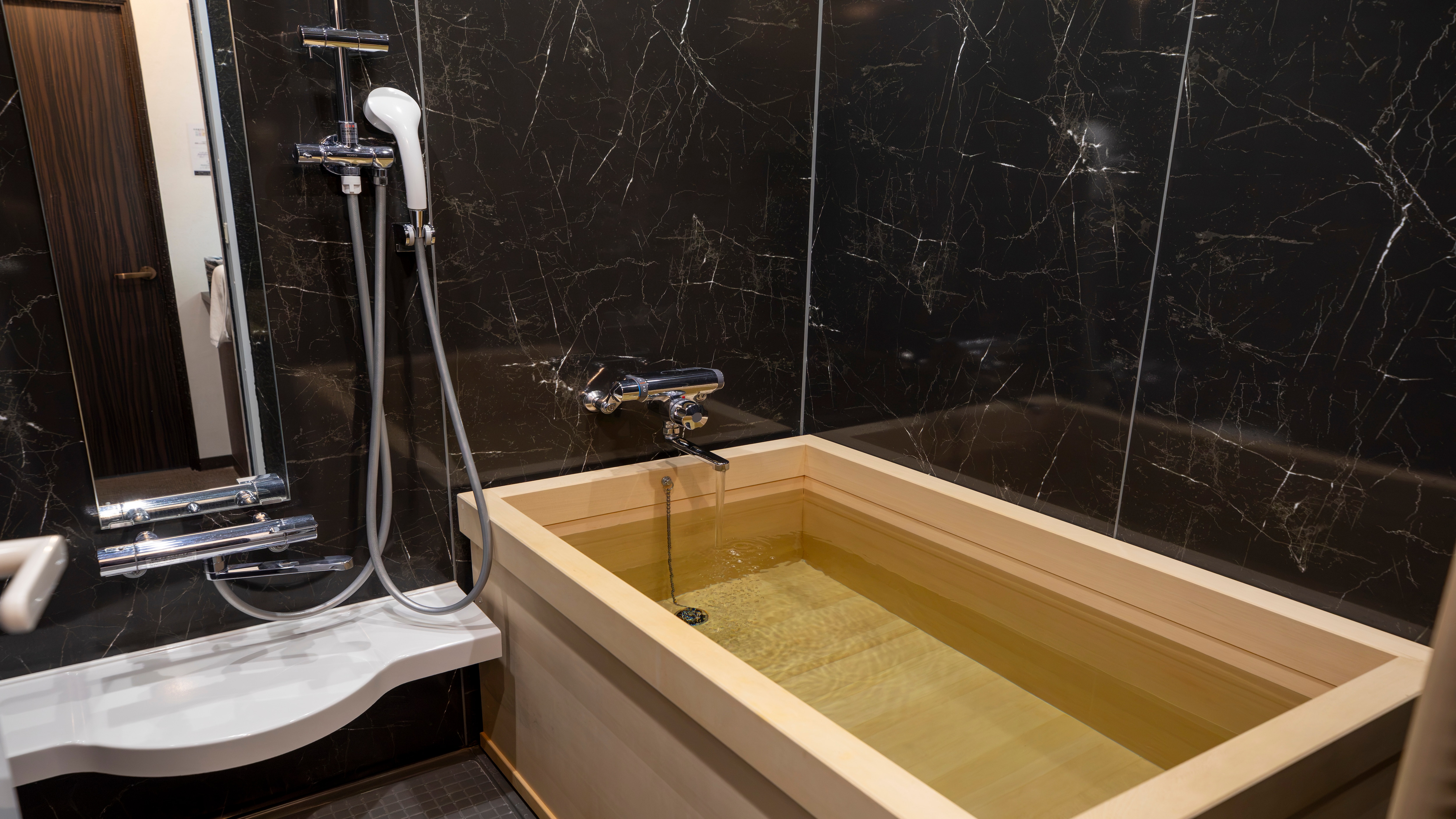 [Semi-Special Room | 2nd-3rd Floor - F with Hinoki Indoor Bath] Japanese-style room - 44㎡, Smoking permitted on the balcony