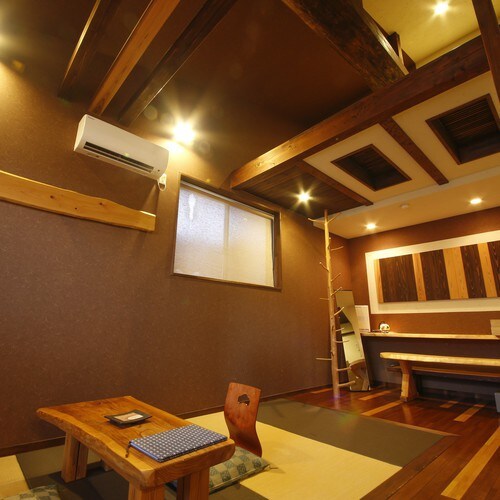 Kamar tamu di sisi gunung [Hanaguruma] / Contoh