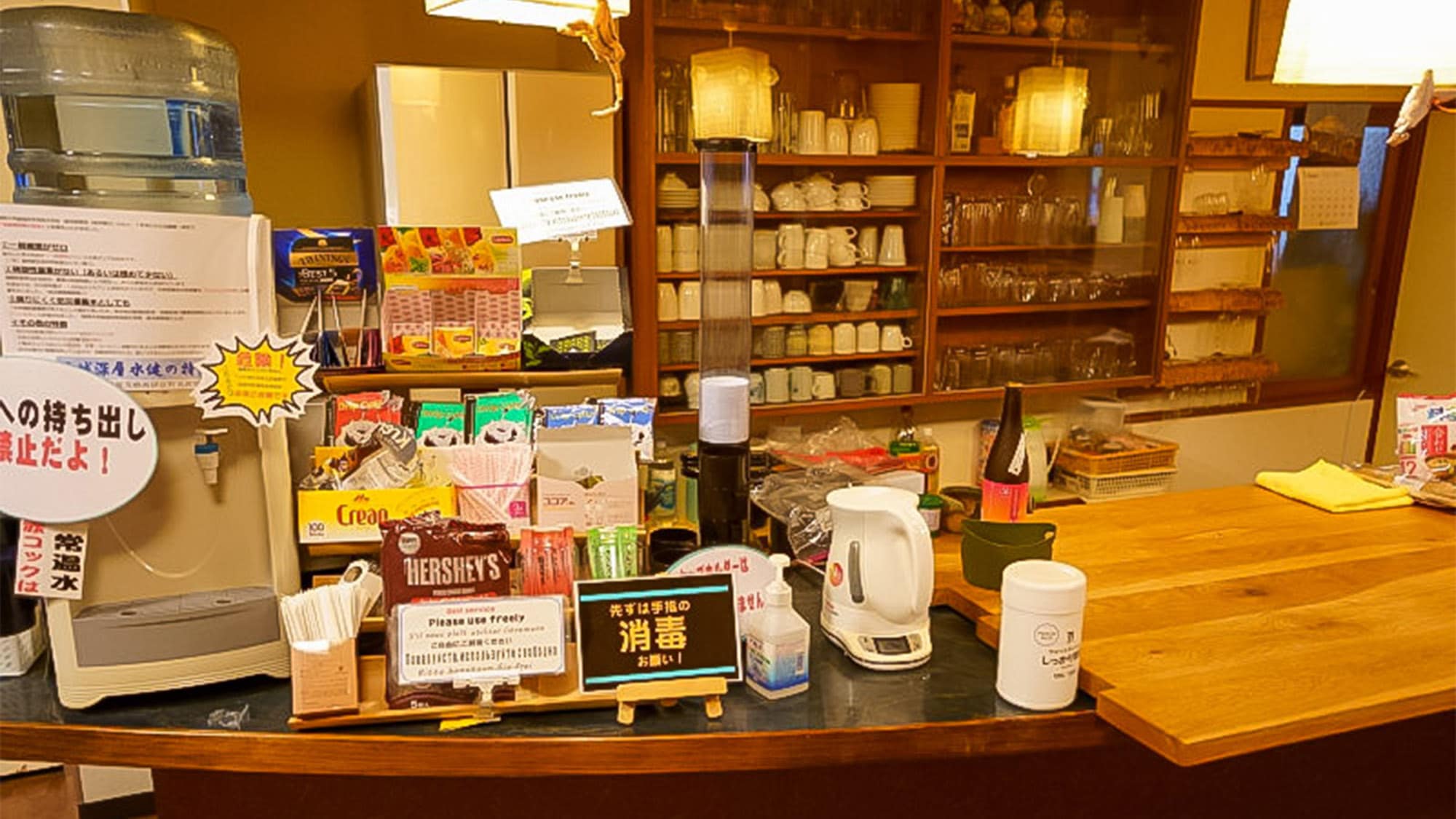 ・Dining room: Free drip coffee, black tea, green tea, snacks, etc.
