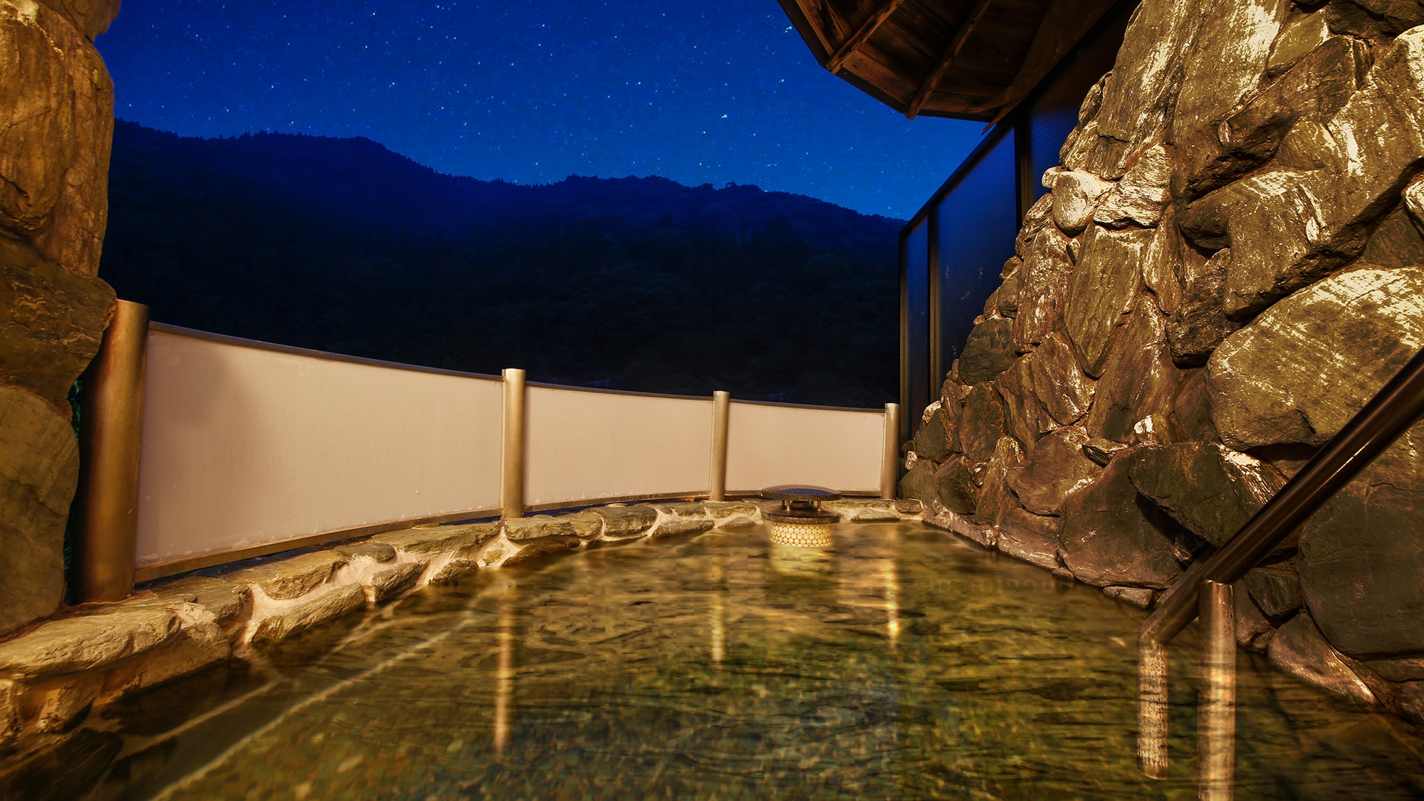 [Open-air bath] Enjoy the luxury of a comfortable bath in an open space.