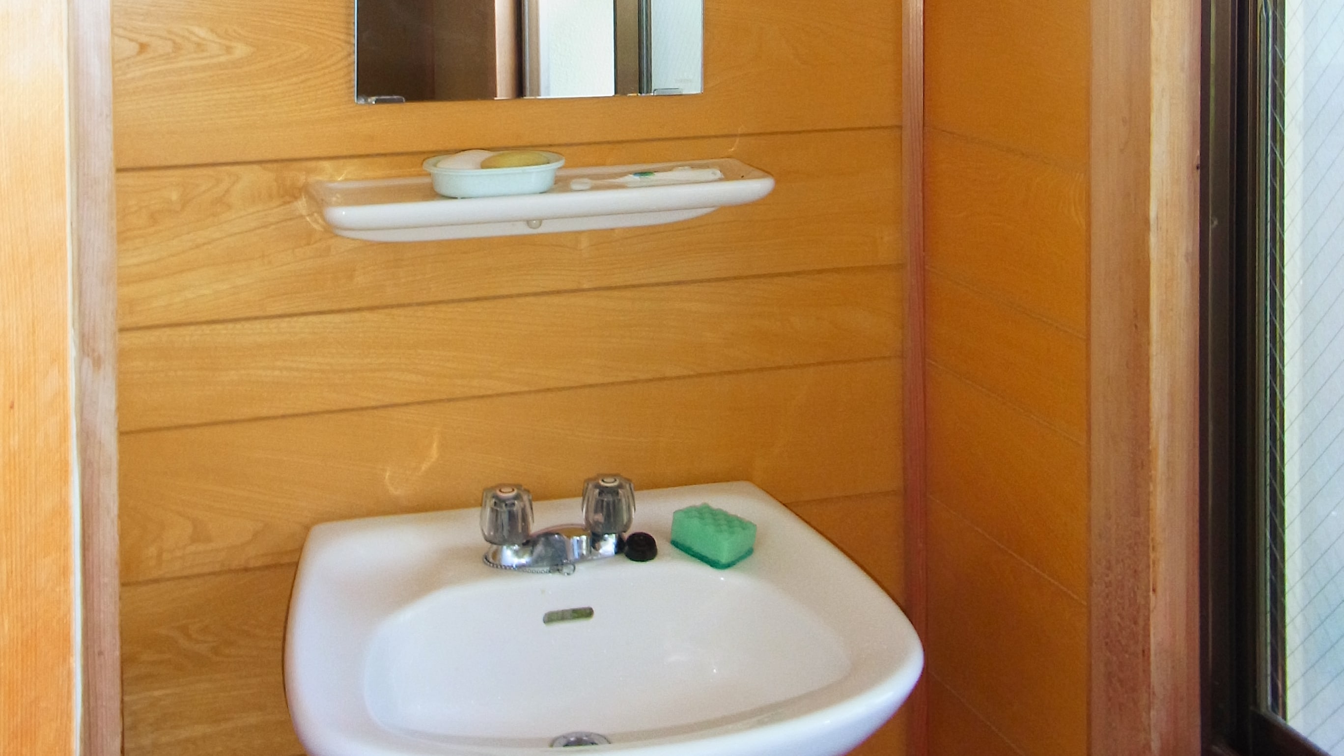 *Guest room: Sink: The bath and toilet are shared, but the sink is located inside the room.