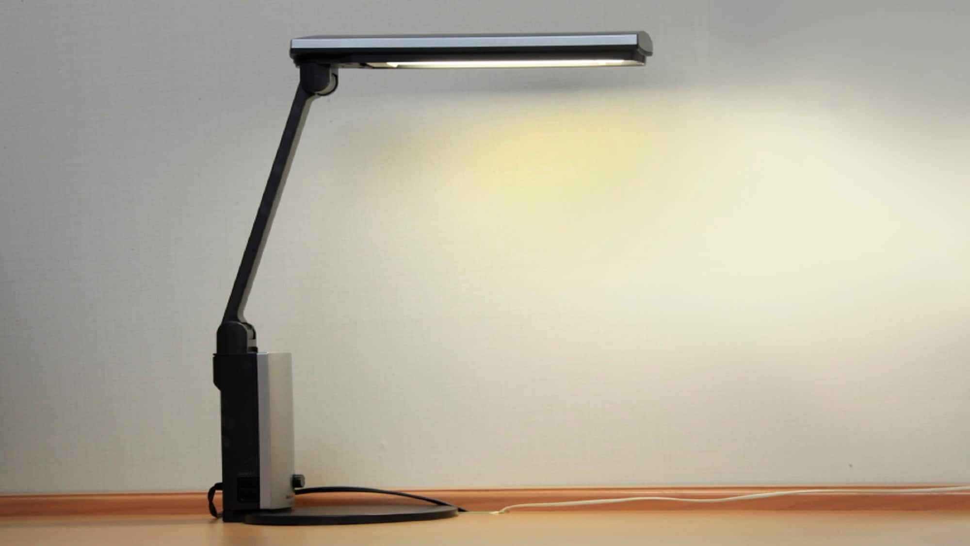Desk lamp