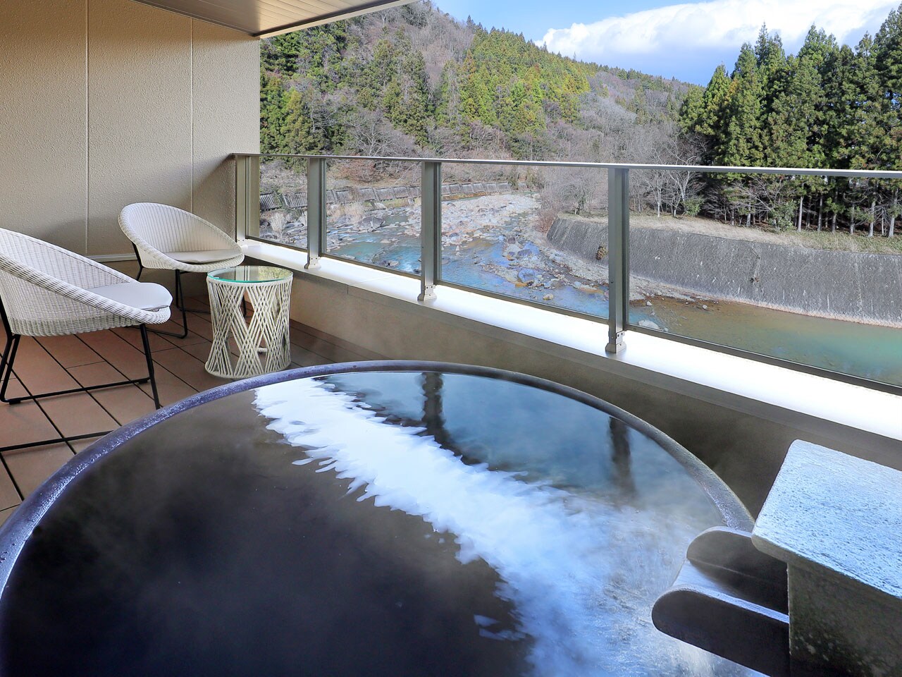 302 with open-air ceramic bath (3rd floor)