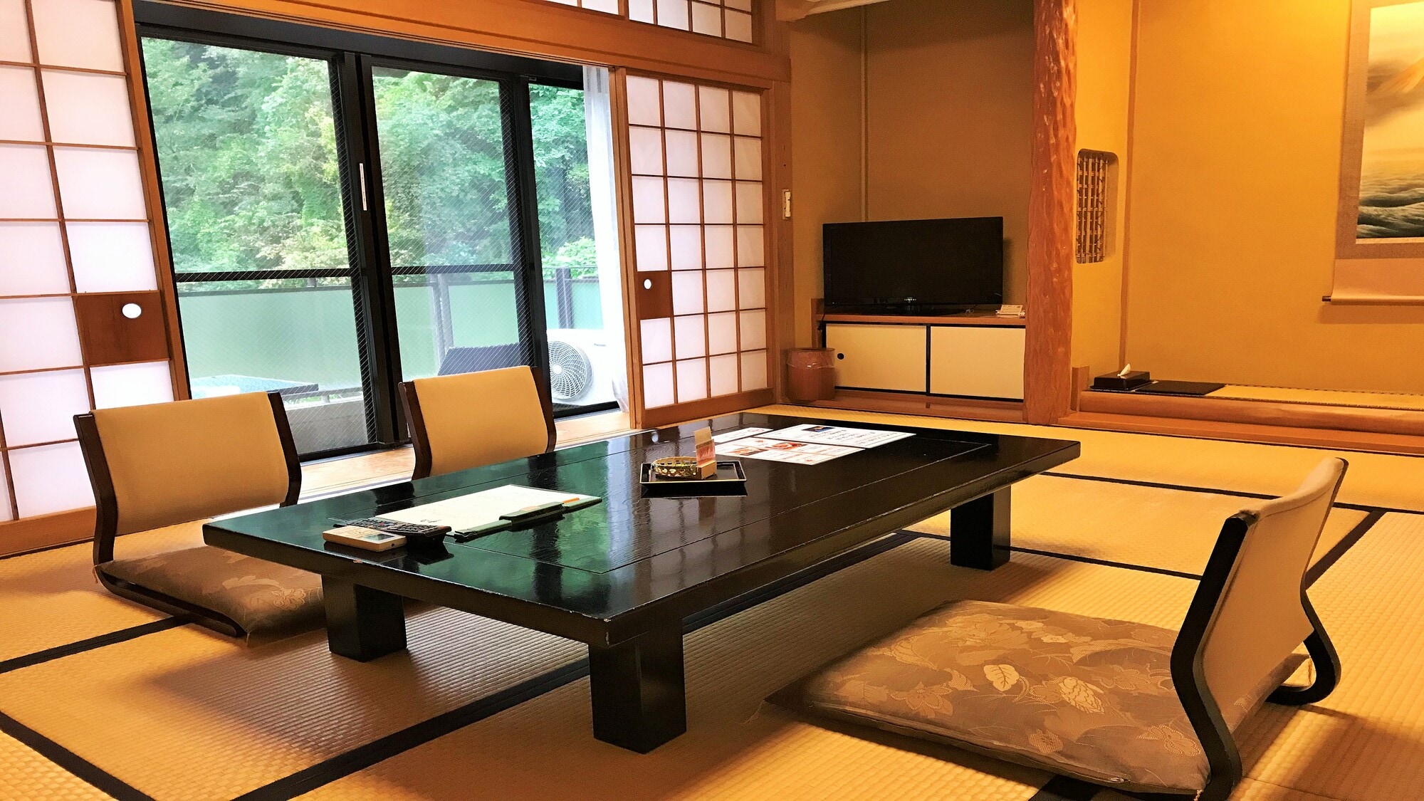 [2nd floor] 10 tatami Japanese-style room (mountain view)