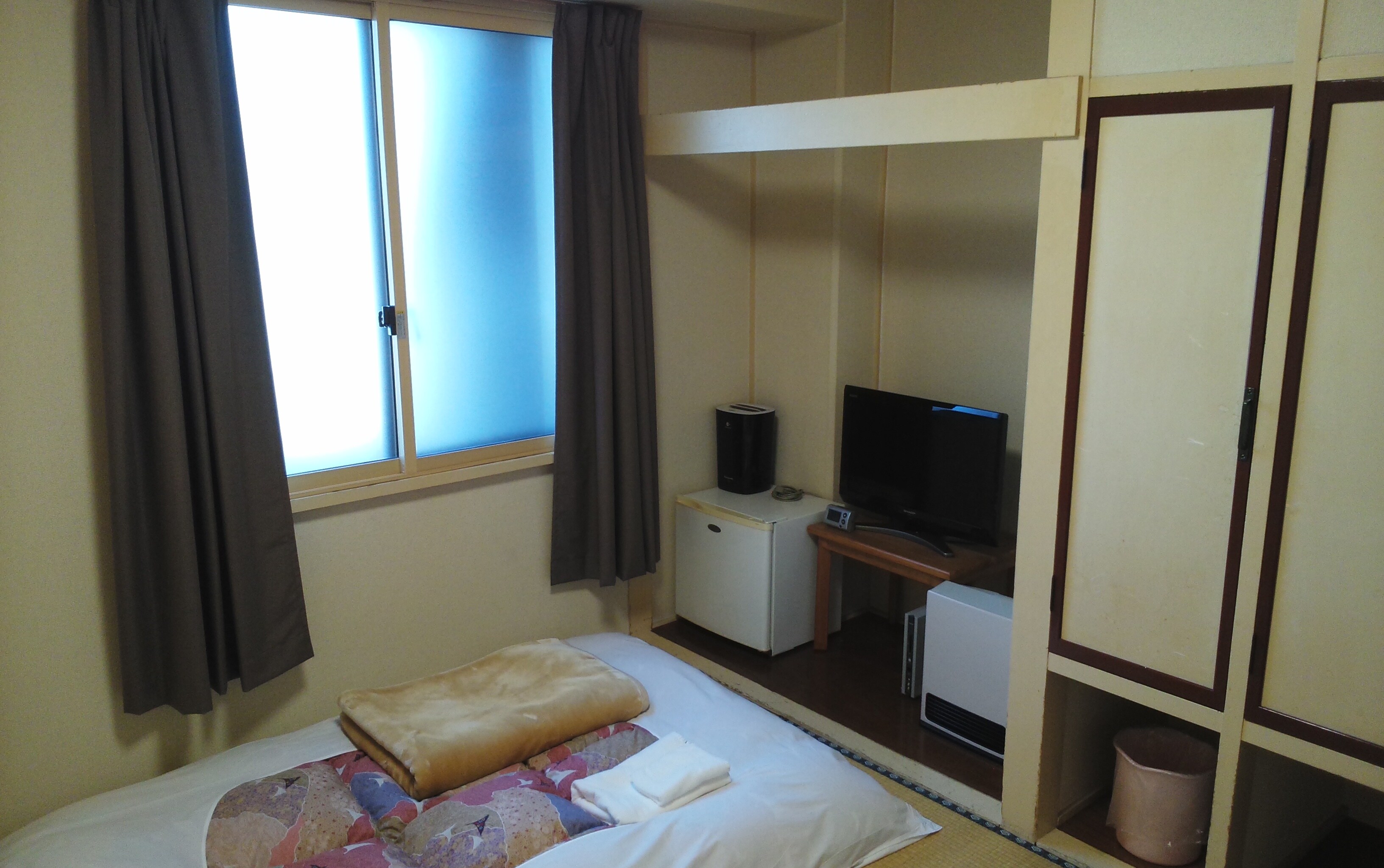 Kamar bergaya Jepang 6 tikar tatami