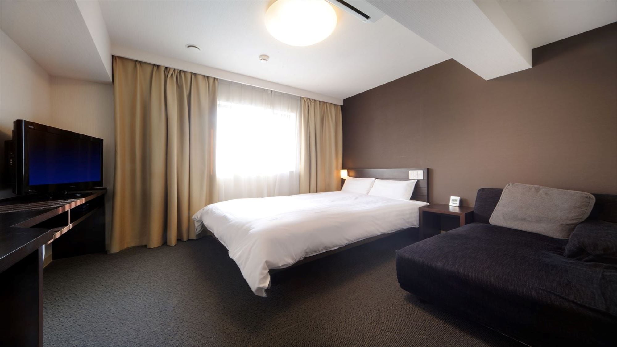 ◆ Non-smoking deluxe room 18 square meters bed 140 cm & times; 195 cm * Some types do not have a sofa