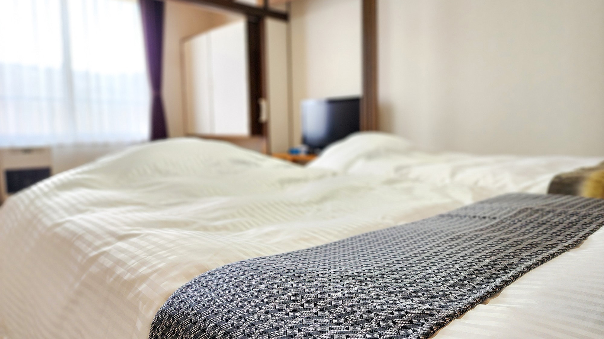 # [10 tatami mats] The Japanese-style room is unified with a Japanese-patterned bed liner